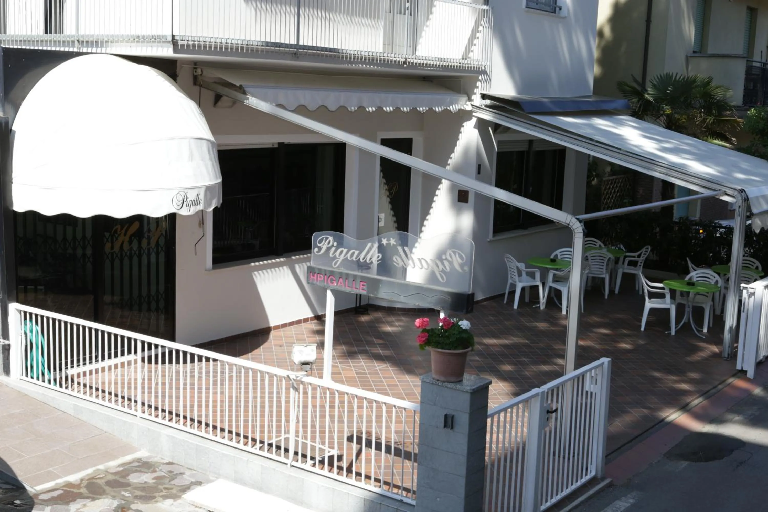 Area and facilities in Hotel Pigalle