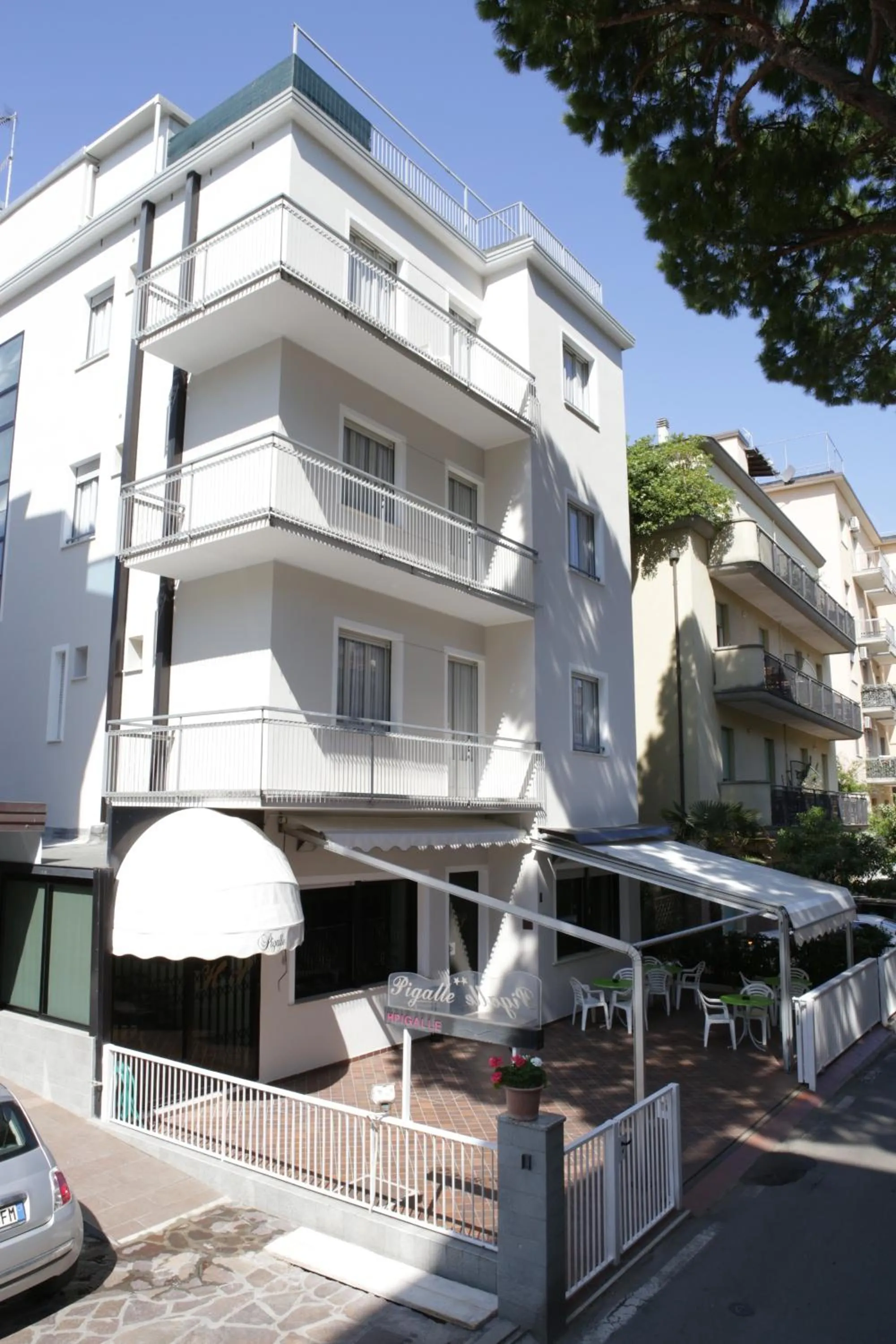 Property building in Hotel Pigalle