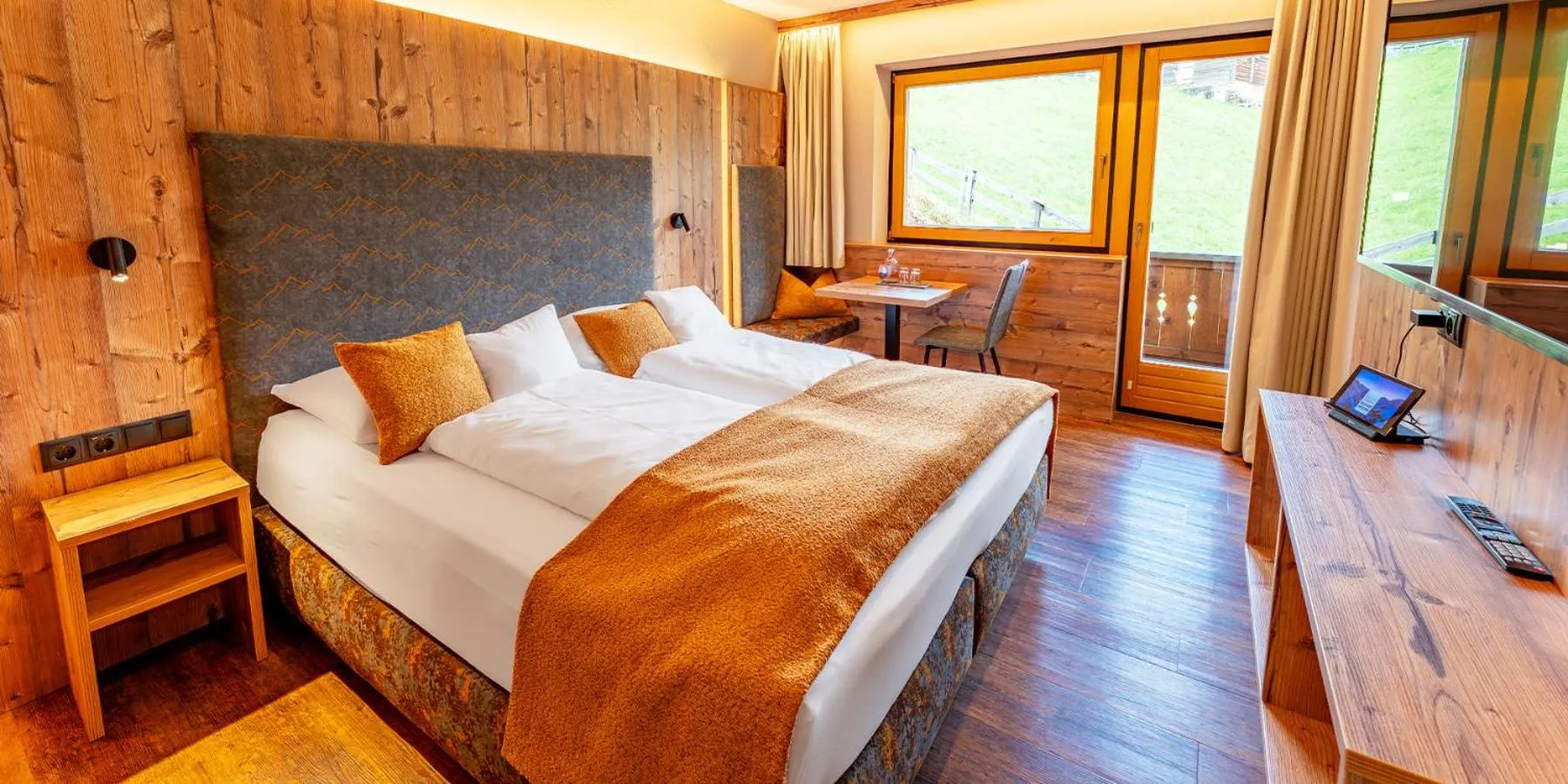 Photo of the whole room, Bed in Alpenbad Hotel Hohenhaus