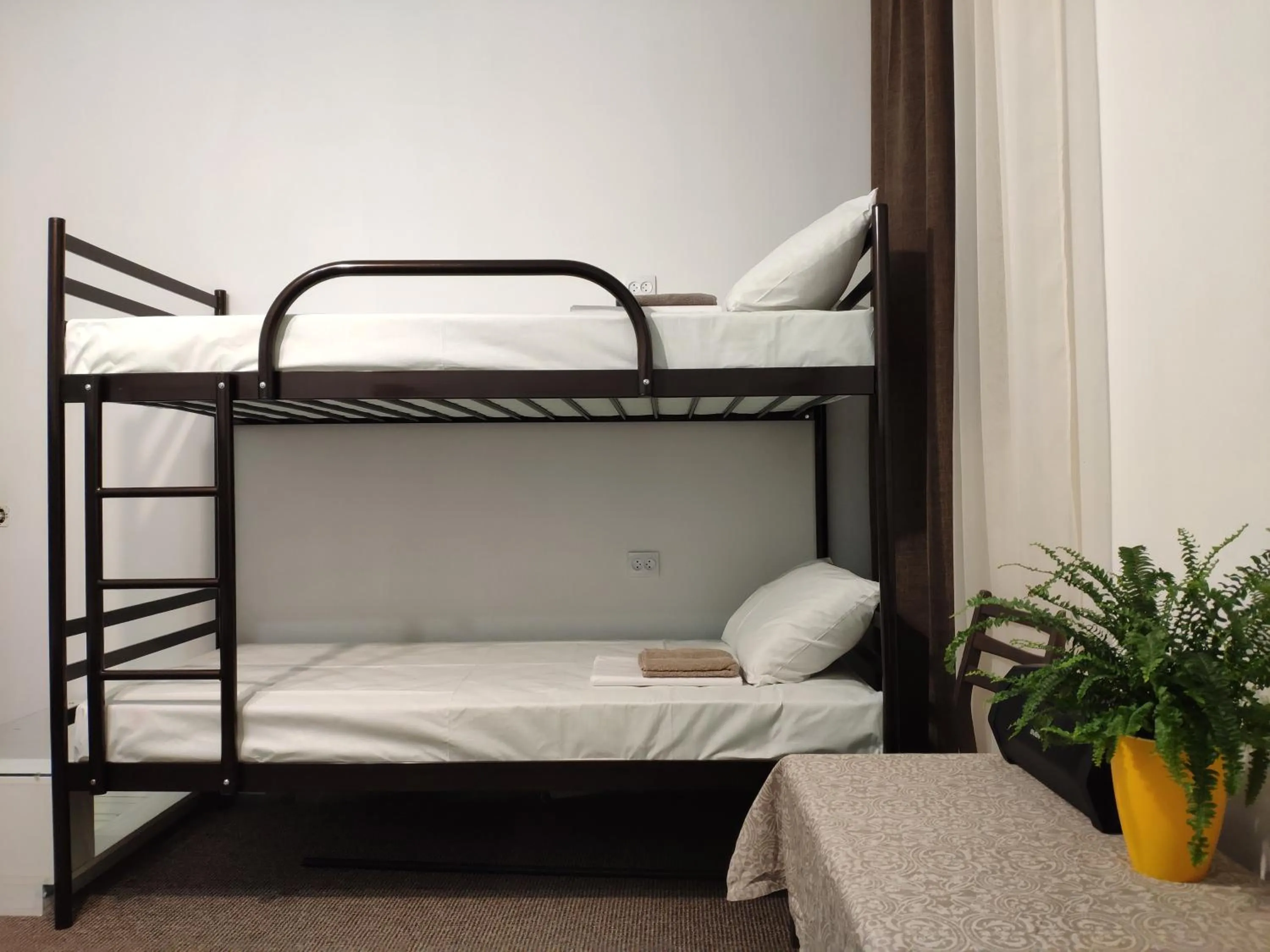 Photo of the whole room, Bed in Friends Forever