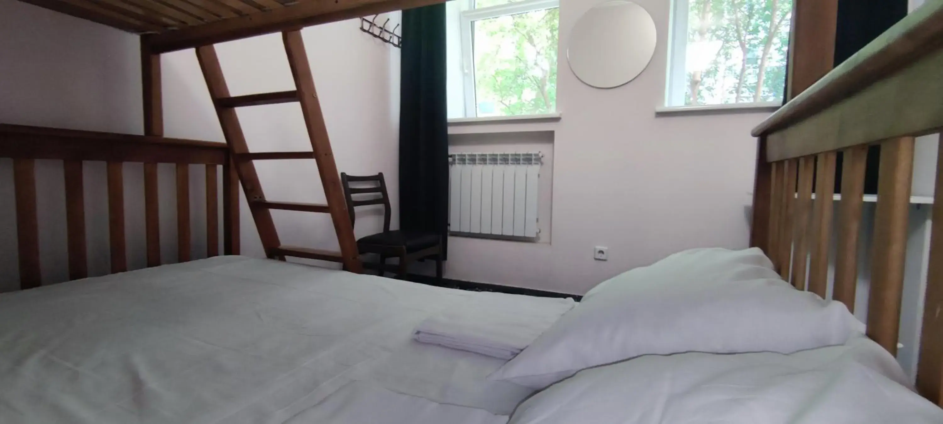 Budget Triple Room in Friends Forever Budget Triple Room in Friends Forever