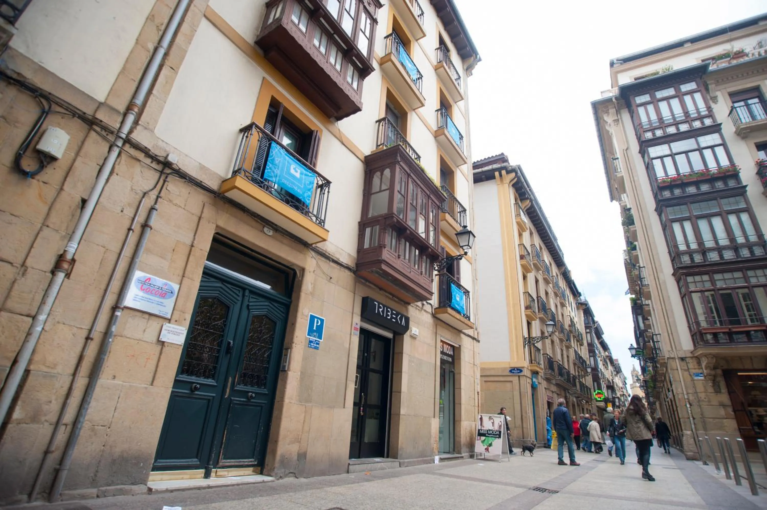 Facade/entrance in Artea Narrika