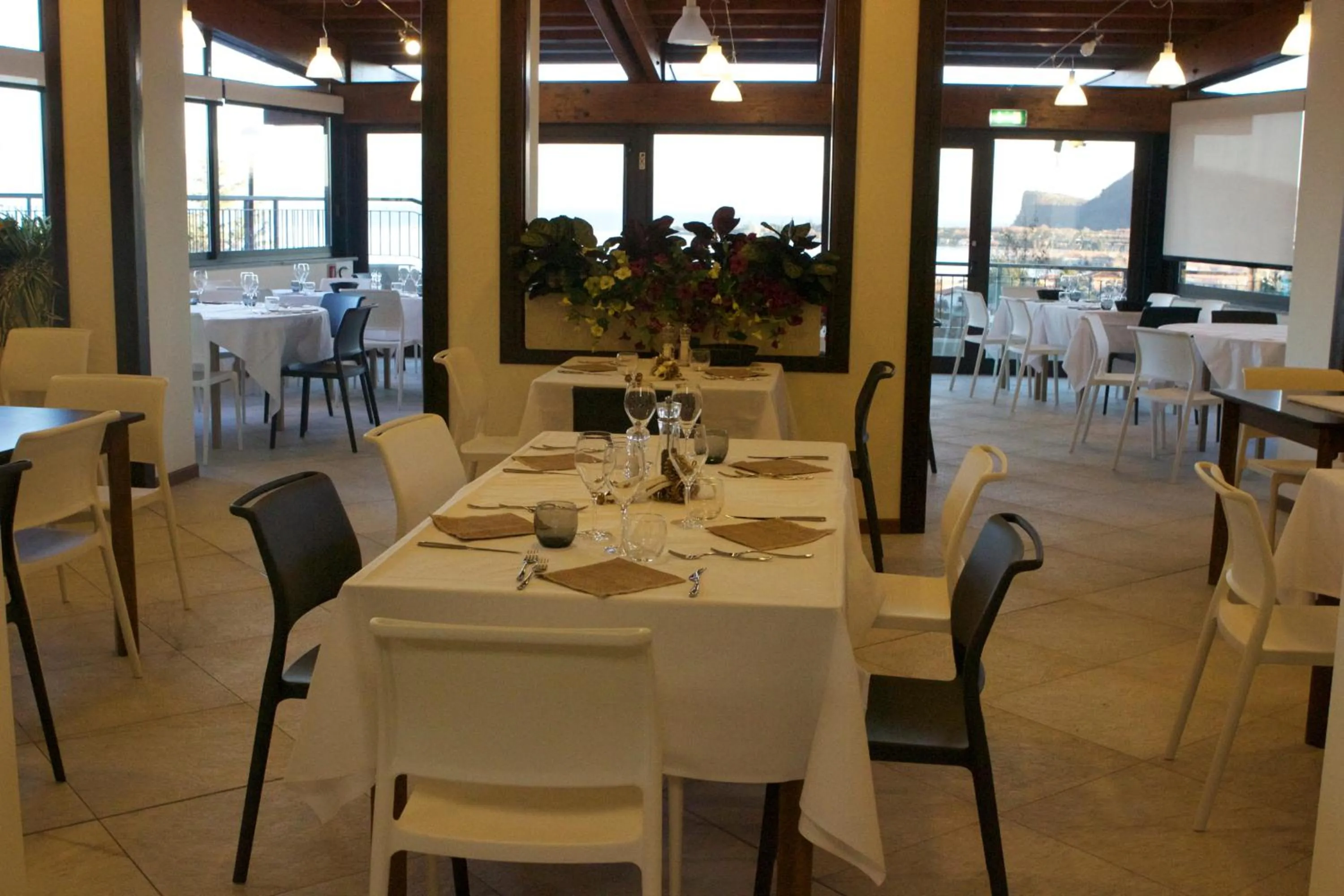 Restaurant/places to eat in Hotel Belvedere
