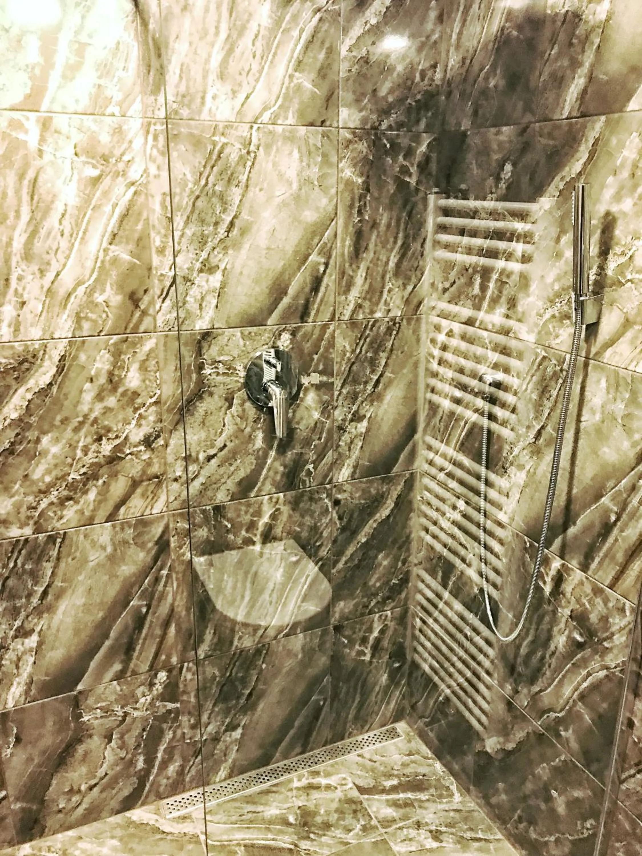 Shower in 4 SMART HOTEL