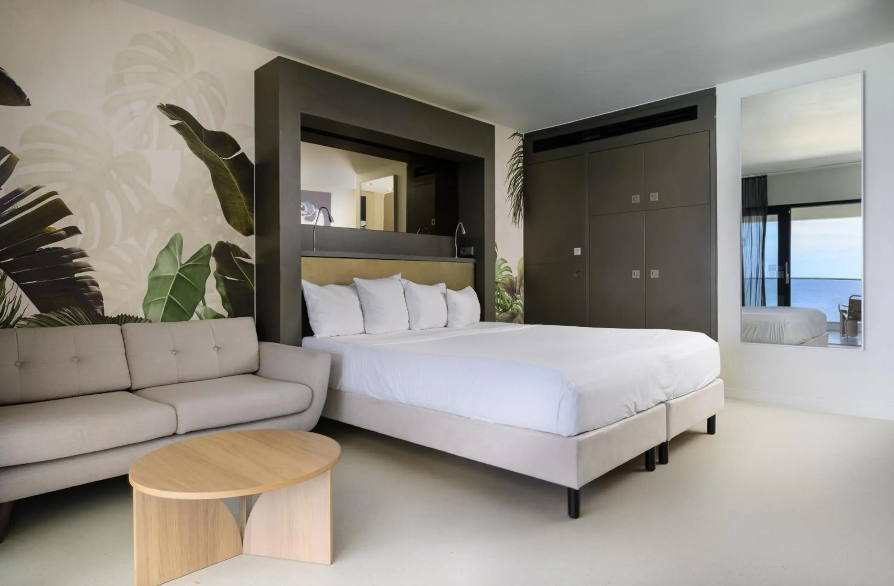 Bedroom, Bed in Papagayo Beach Hotel Bedroom, Bed in Papagayo Beach Hotel