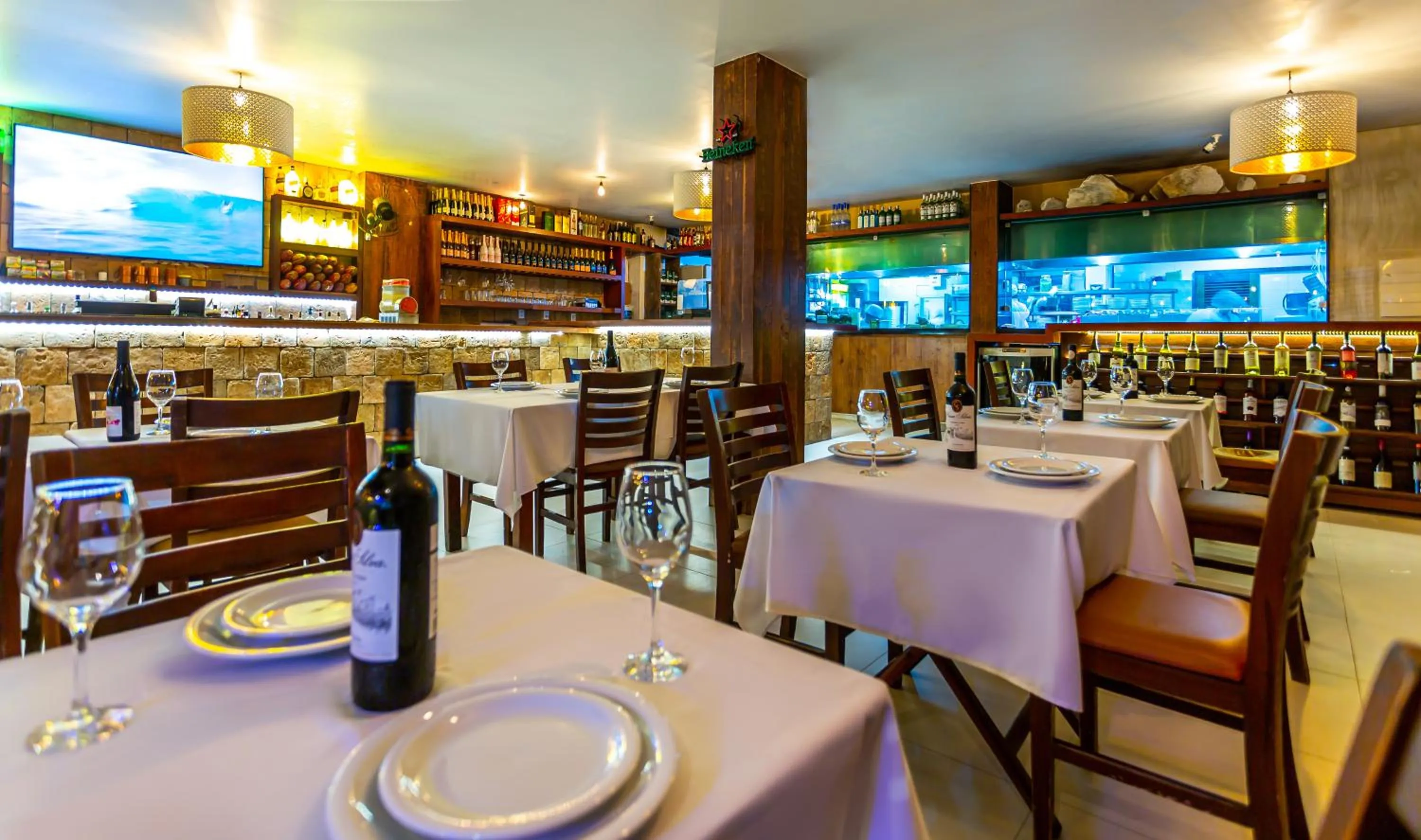 Restaurant/places to eat in Pousada Sambass