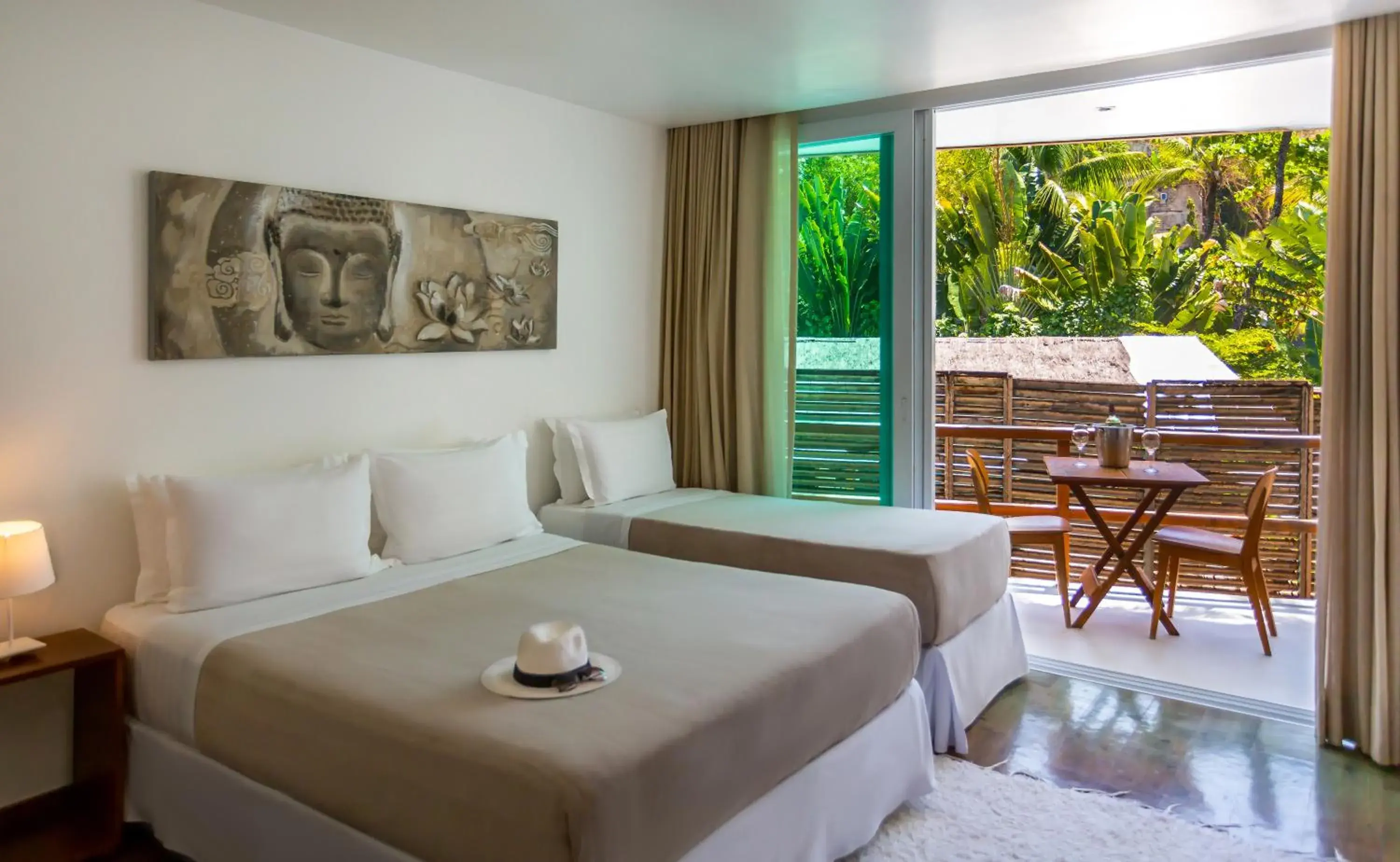 Master Room with Balcony and Side Sea View in Pousada Sambass Master Room with Balcony and Side Sea View in Pousada Sambass