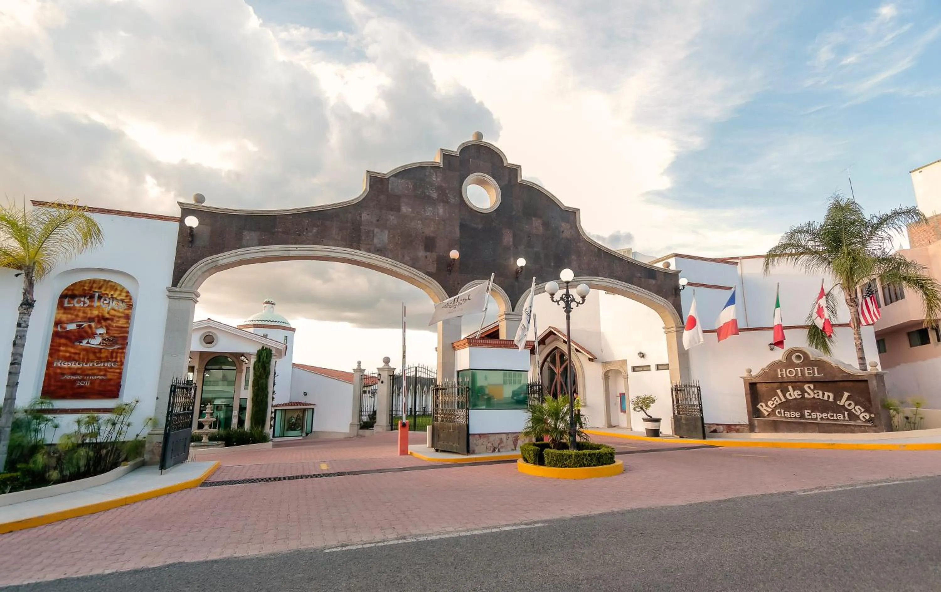 Facade/entrance in Hotel Real de San Jose