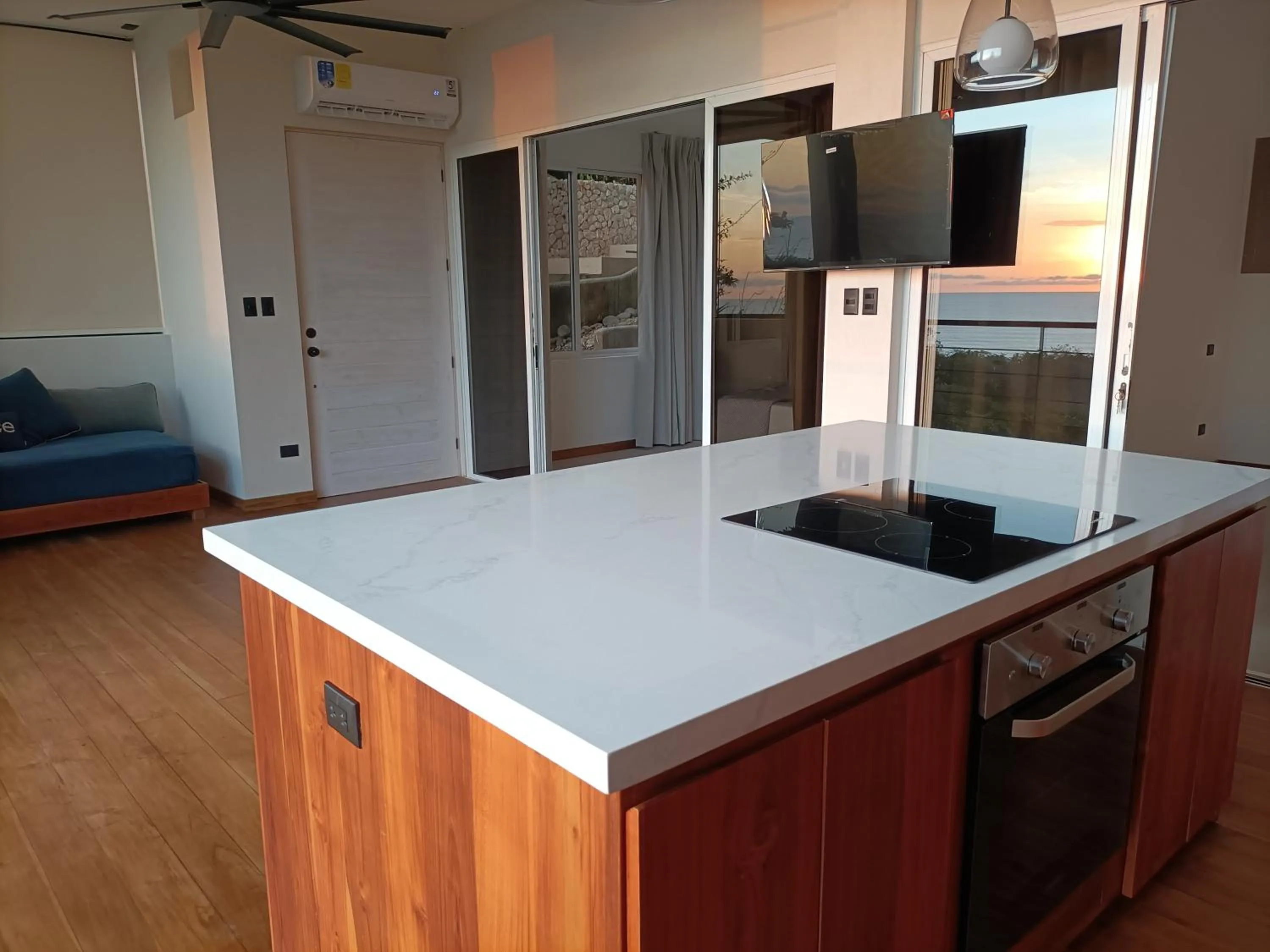 Kitchen or kitchenette in Vista Naranja Ocean View - Suite Apartment