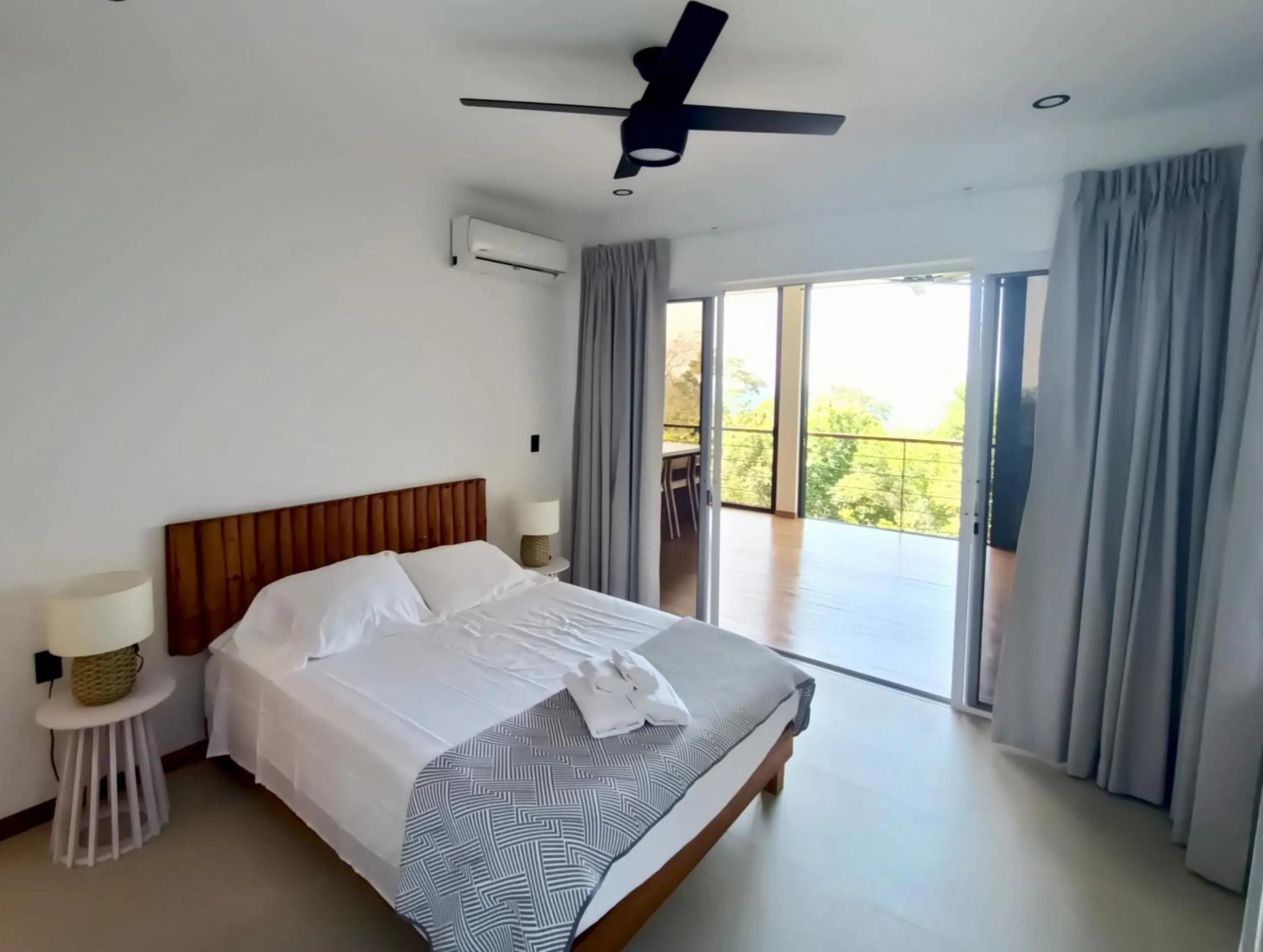 Photo of the whole room, Bed in Vista Naranja Ocean View - Suite Apartment