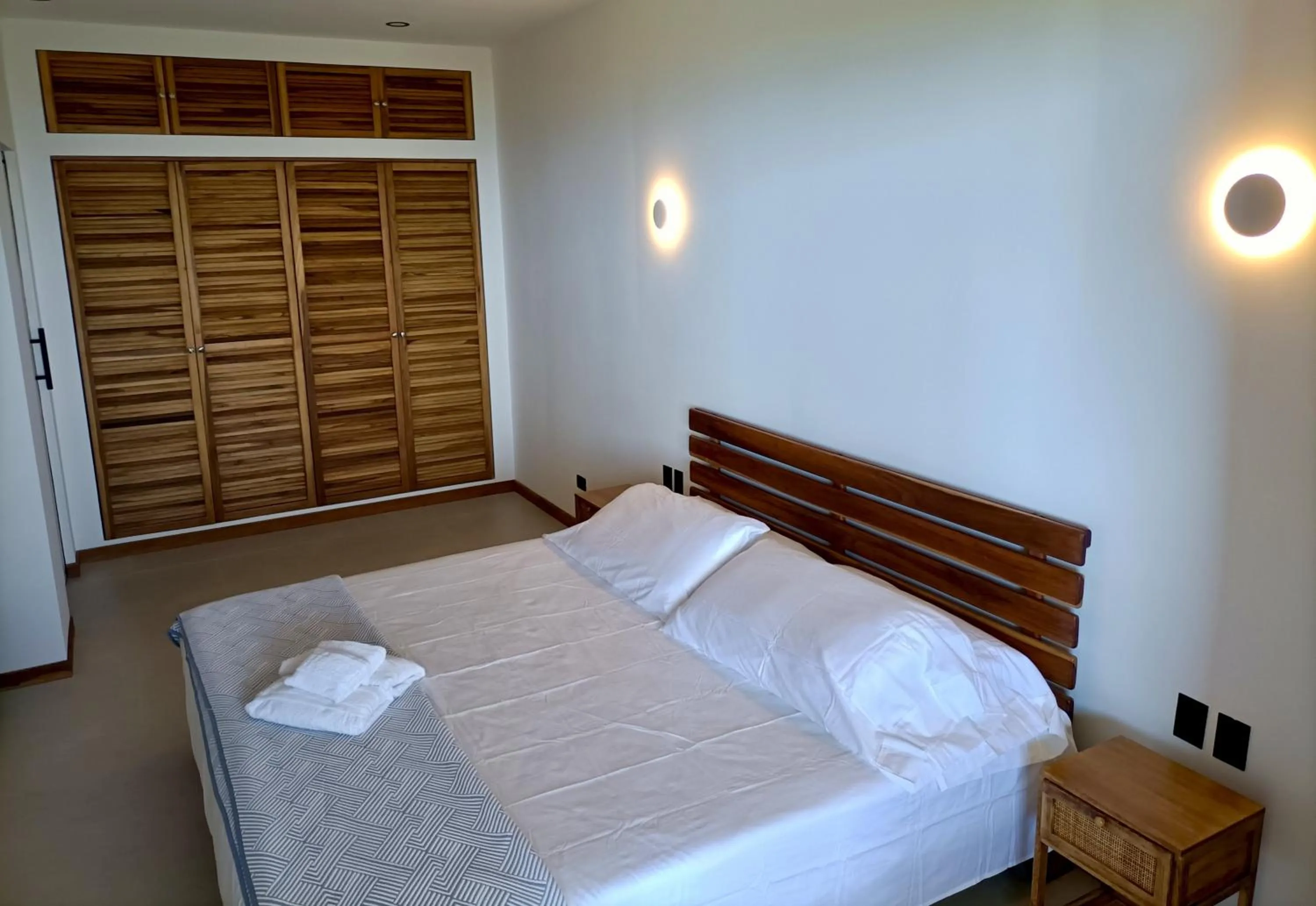 Photo of the whole room, Bed in Vista Naranja Ocean View - Suite Apartment