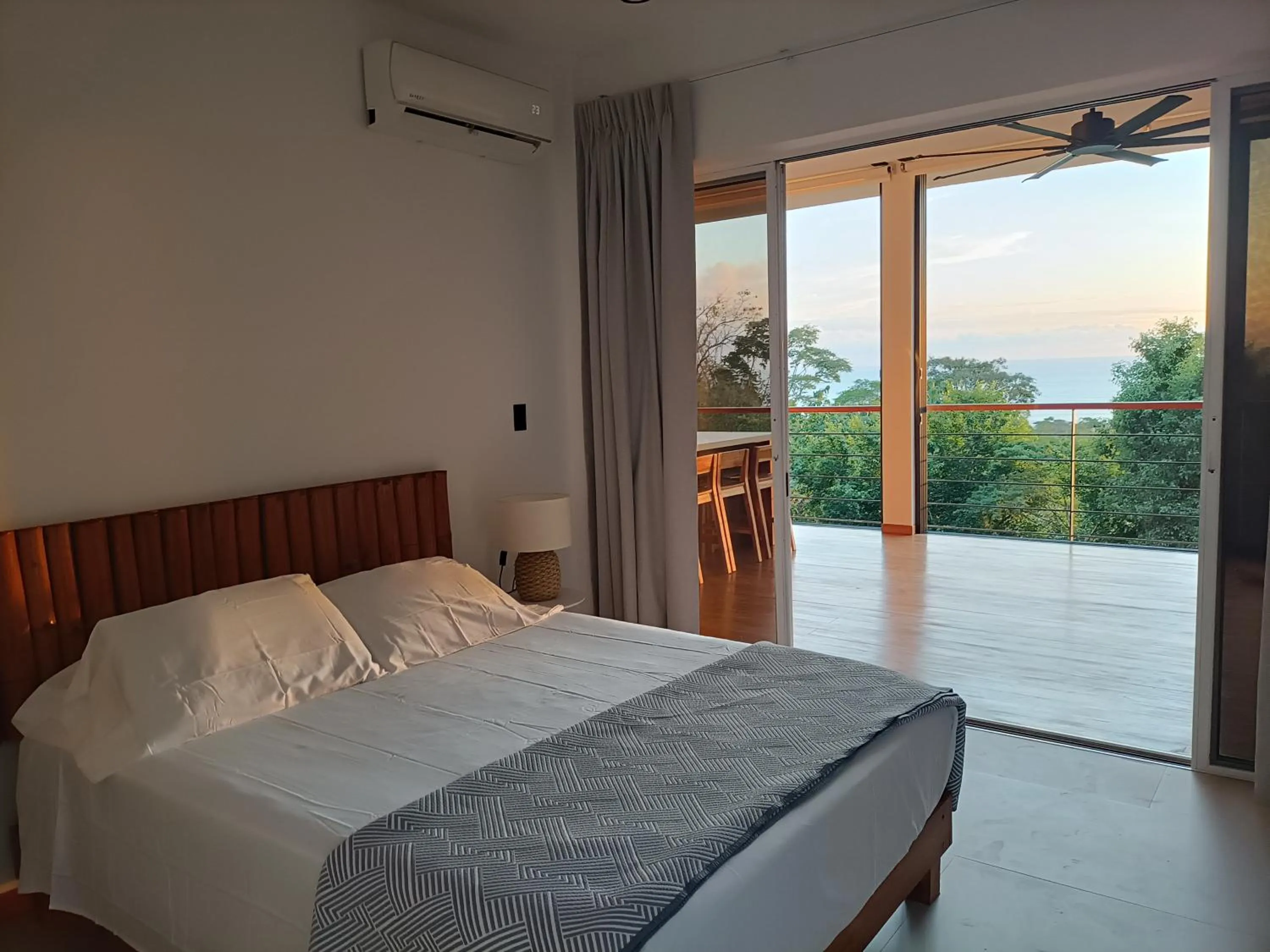 Natural landscape, Bed in Vista Naranja Ocean View - Suite Apartment