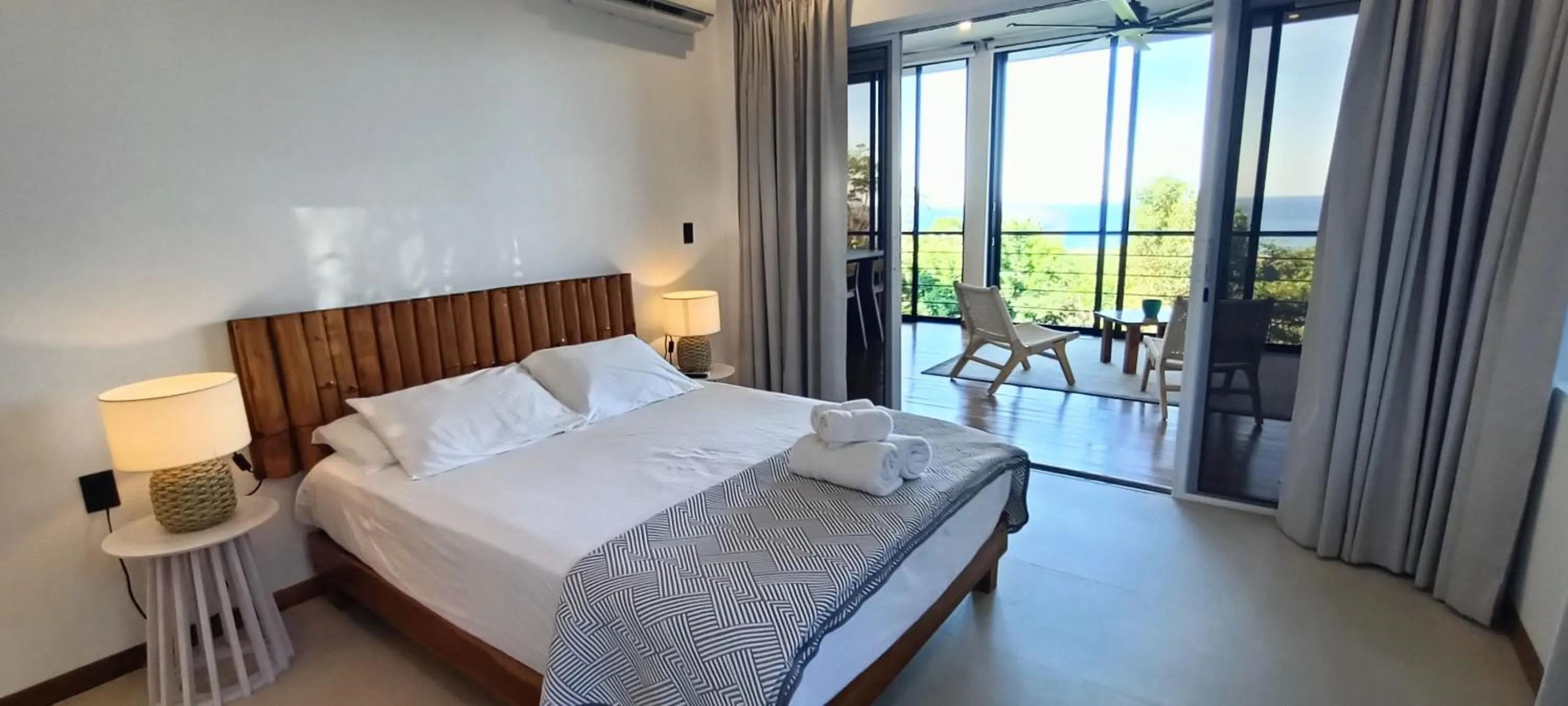 Bed in Vista Naranja Ocean View - Suite Apartment