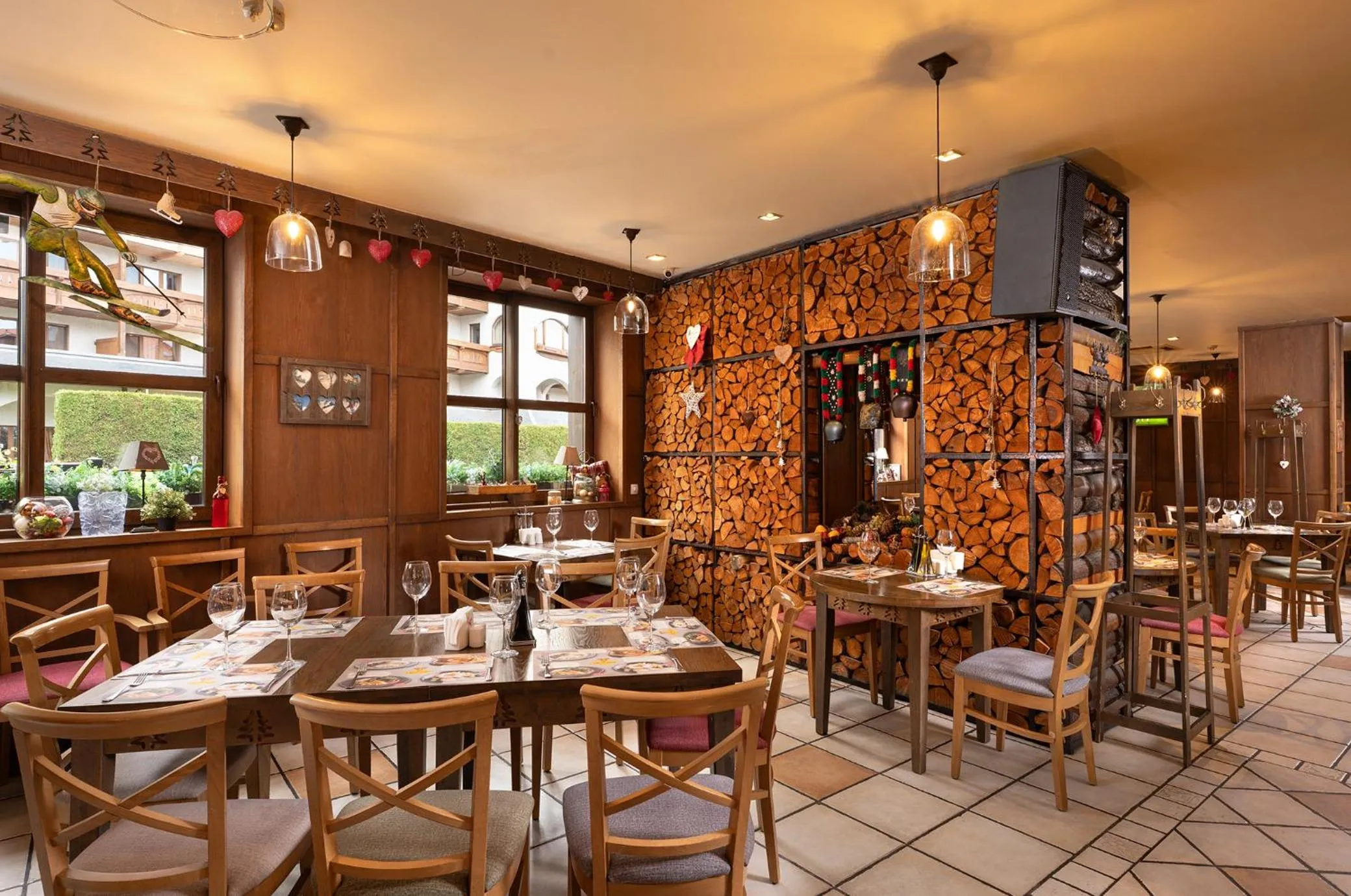 Restaurant/places to eat in Boutique Hotel Uniqato