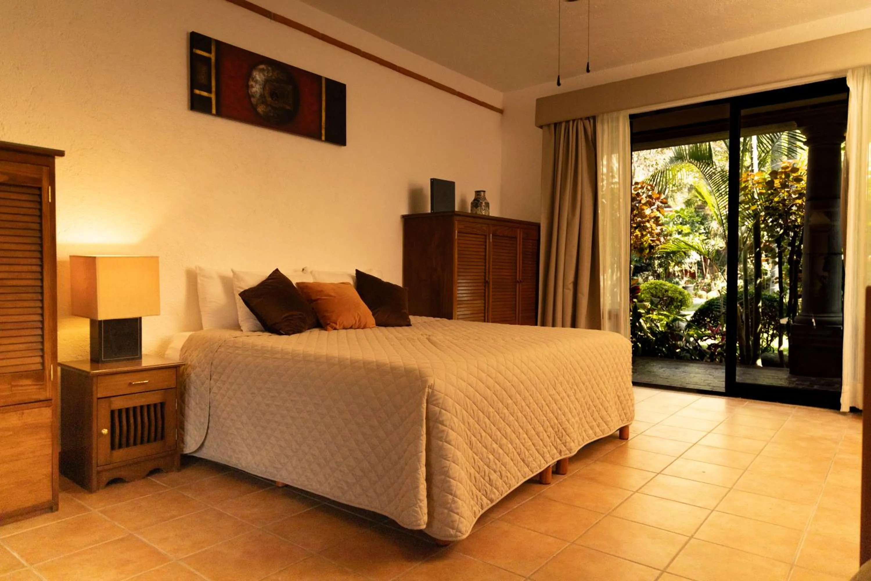 Bed in La Buena Vibra Wellness Resort & Spa