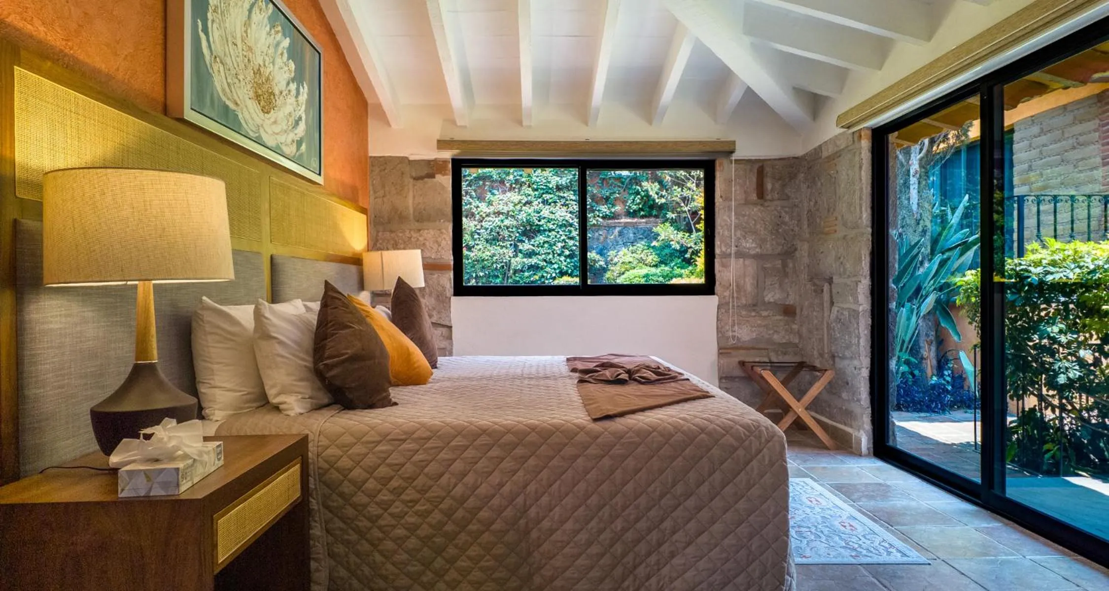 Bed in La Buena Vibra Wellness Resort & Spa