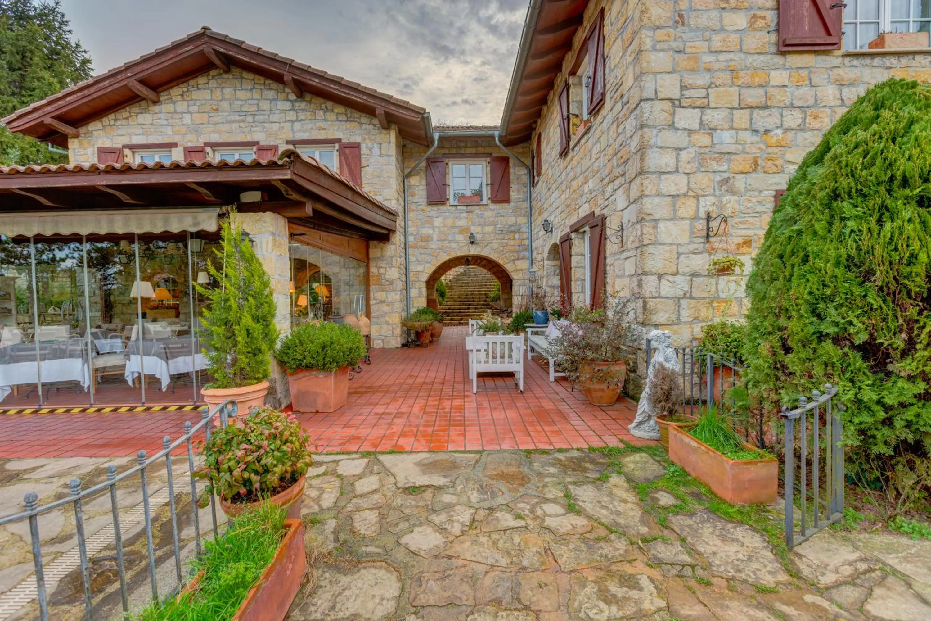 Restaurant/places to eat in Casa Lavanda Boutique Hotel