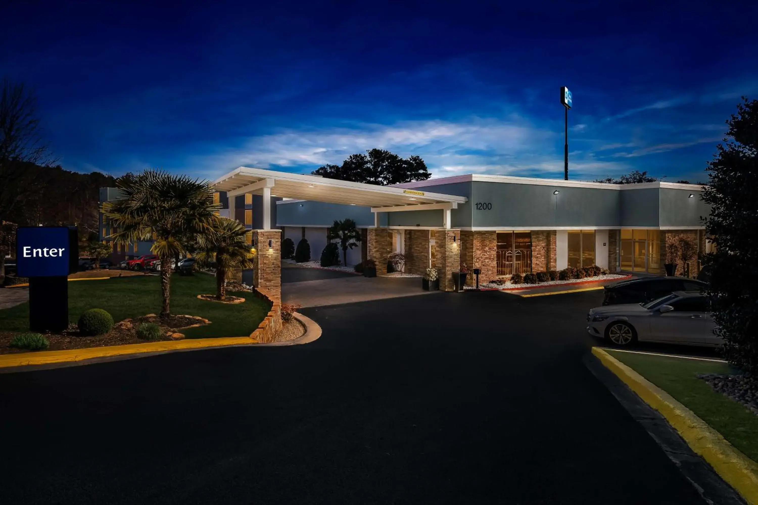 Property building in Best Western Atlanta Cumberland Galleria Hotel Property building in Best Western Atlanta Cumberland Galleria Hotel