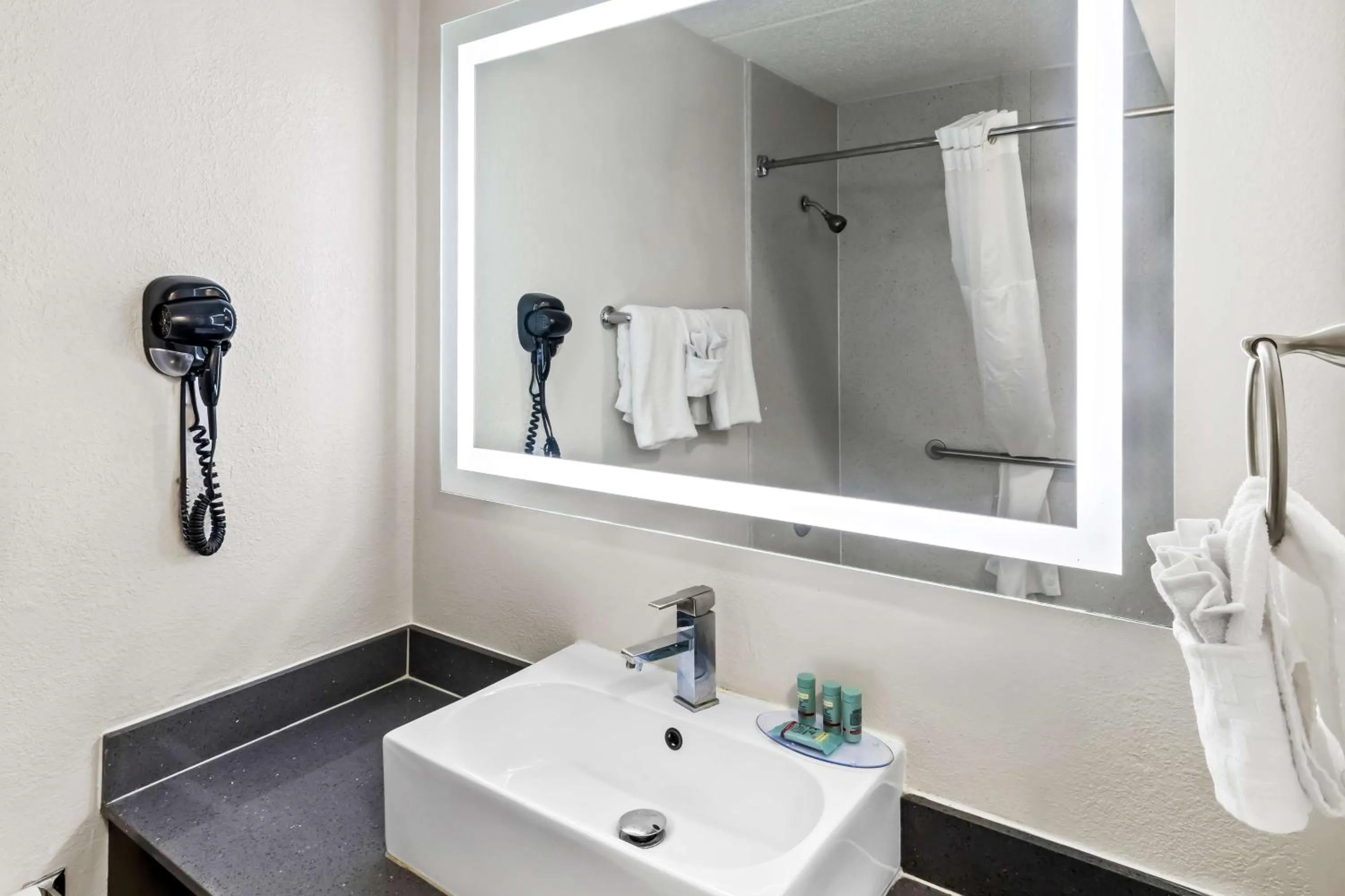 Bathroom in Best Western Atlanta Cumberland Galleria Hotel