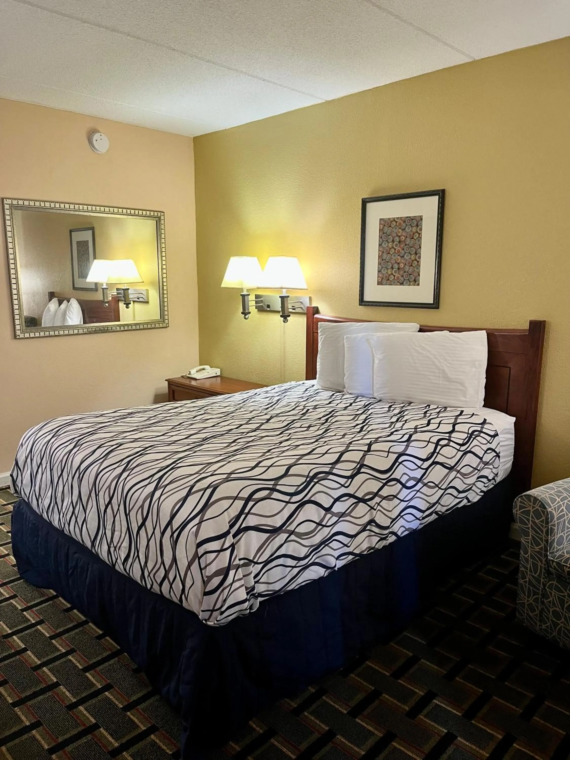 Bedroom, Bed in West Bank Inn