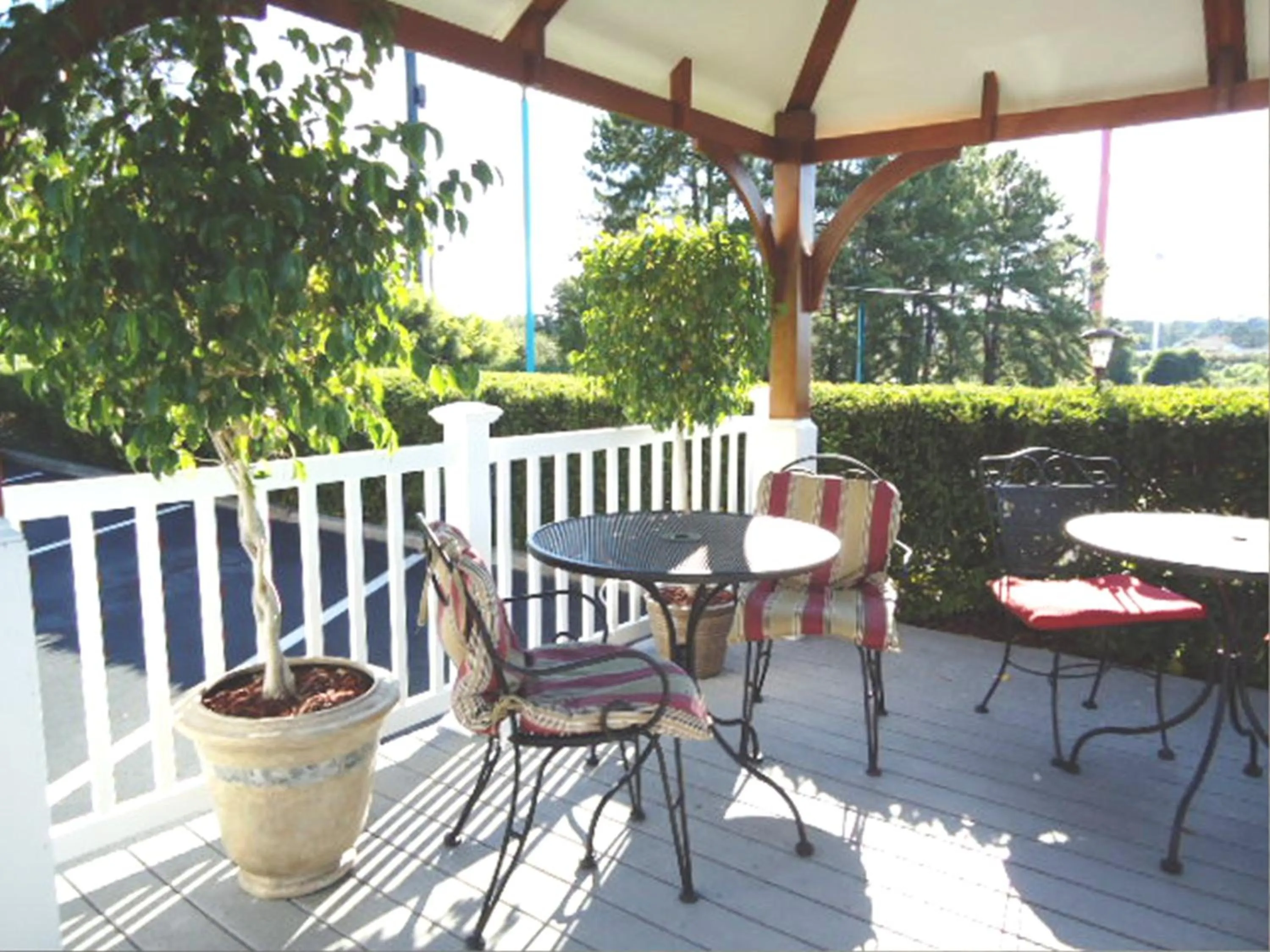 Patio in West Bank Inn