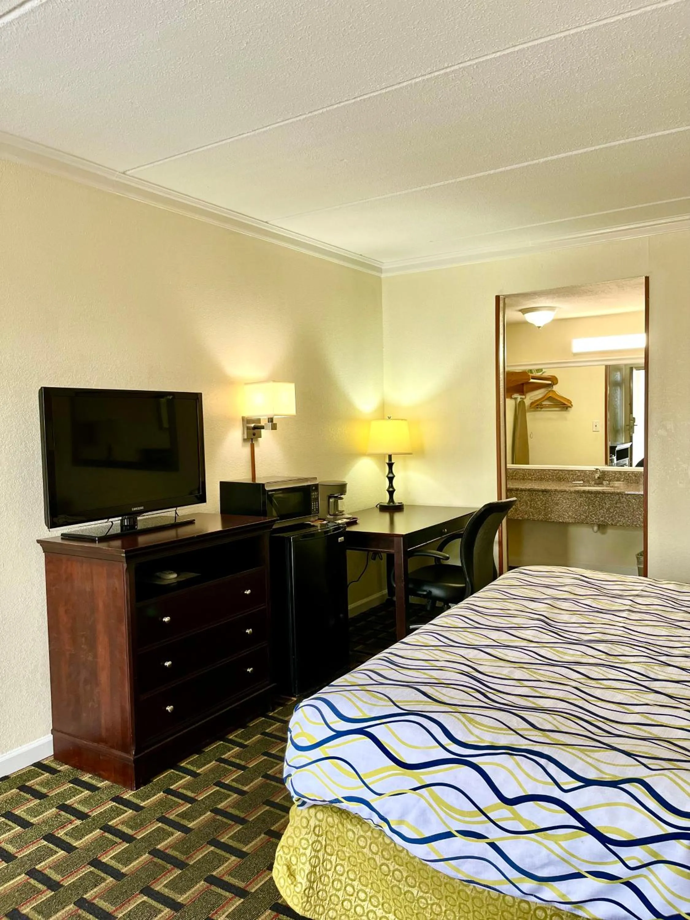 Bedroom, Bed in West Bank Inn