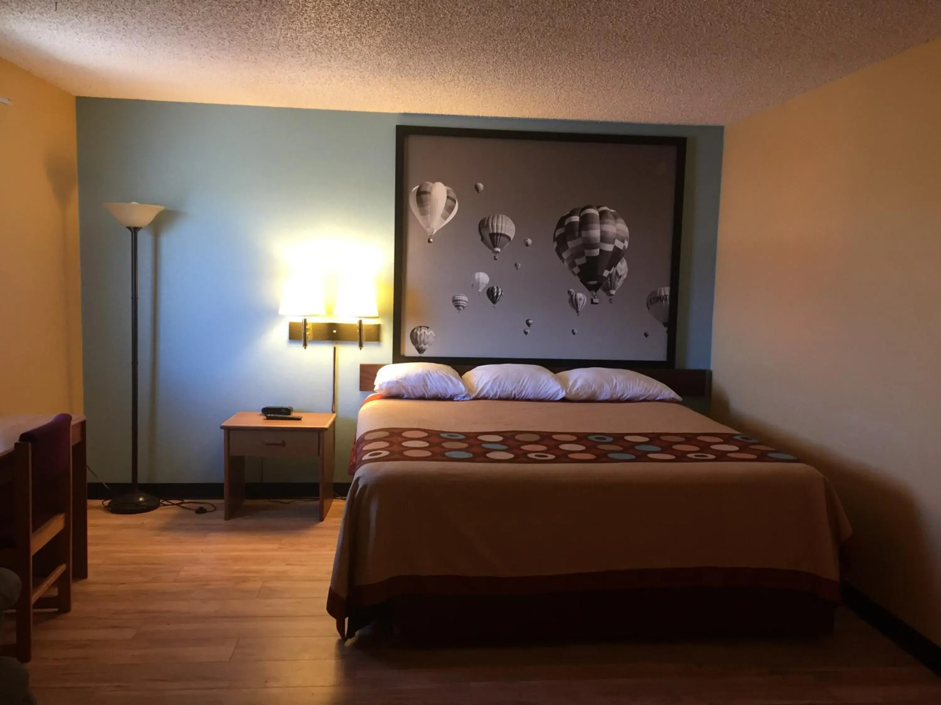 Bed in Super 8 by Wyndham Raton Bed in Super 8 by Wyndham Raton