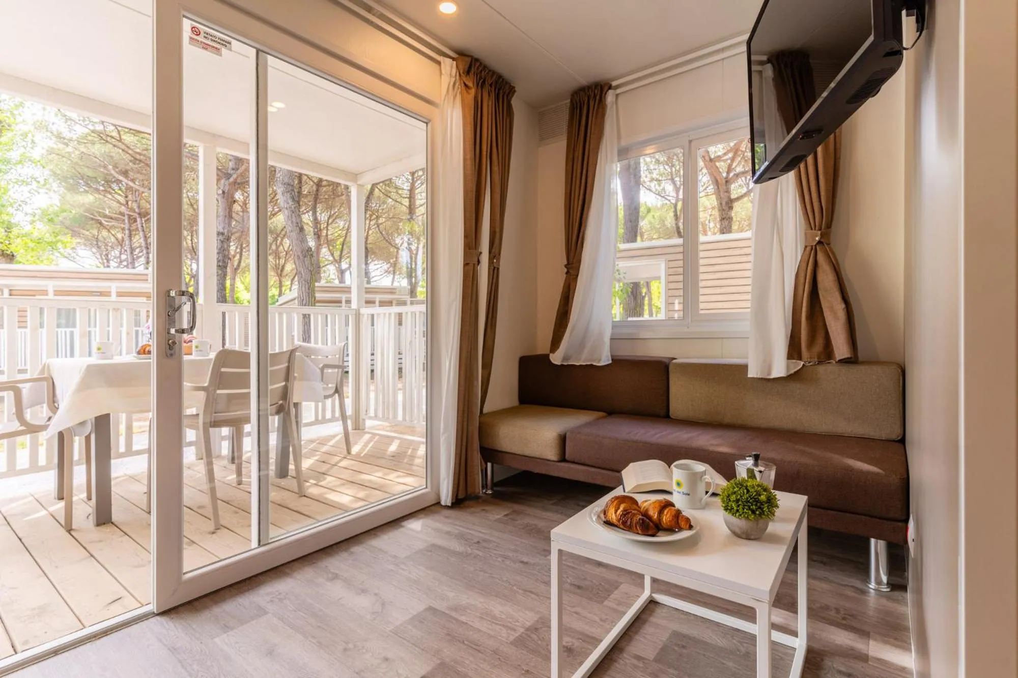 Living room in Club del Sole Marina Romea Easy Camping Village