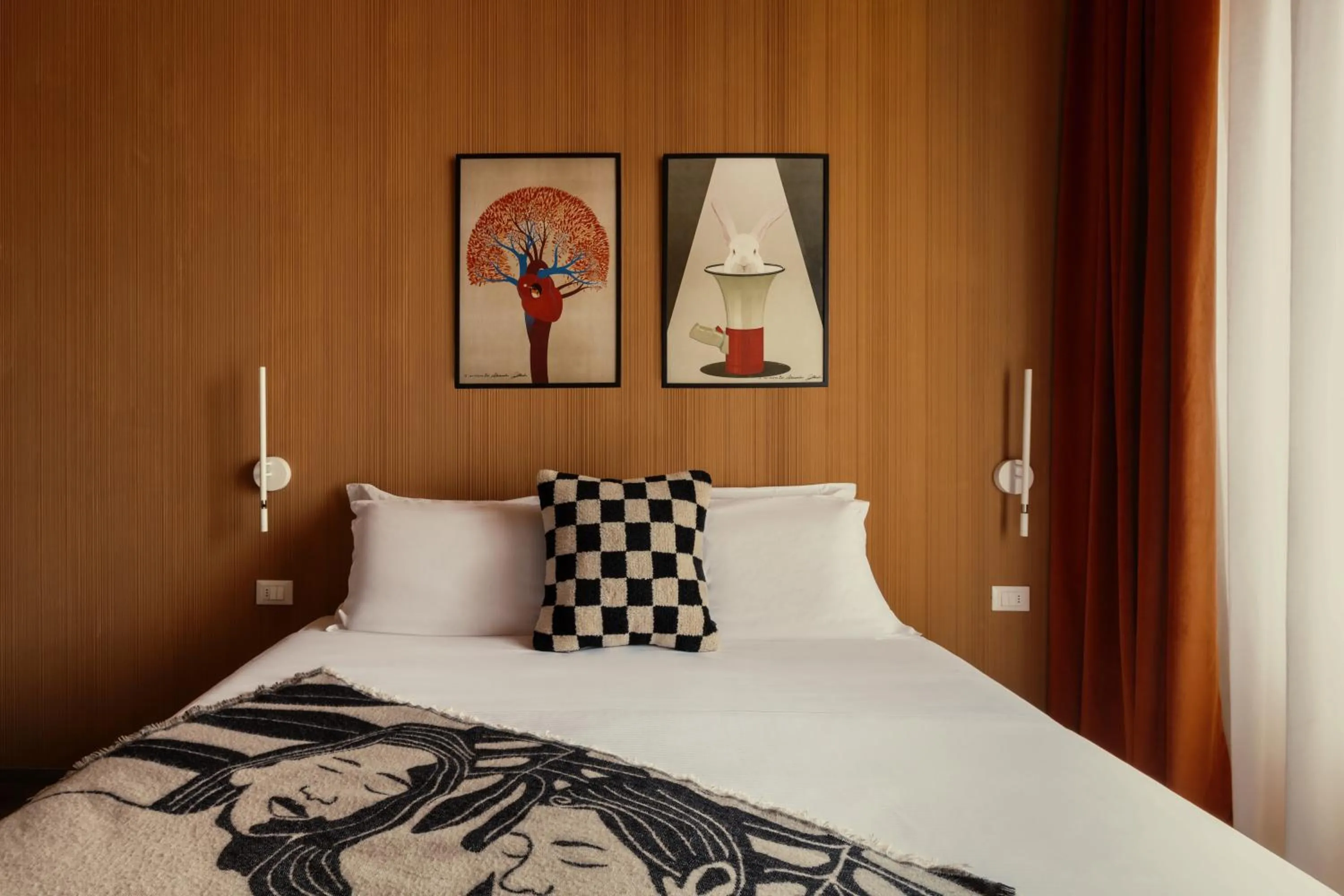 Bed in Bob W Milan Ticinese