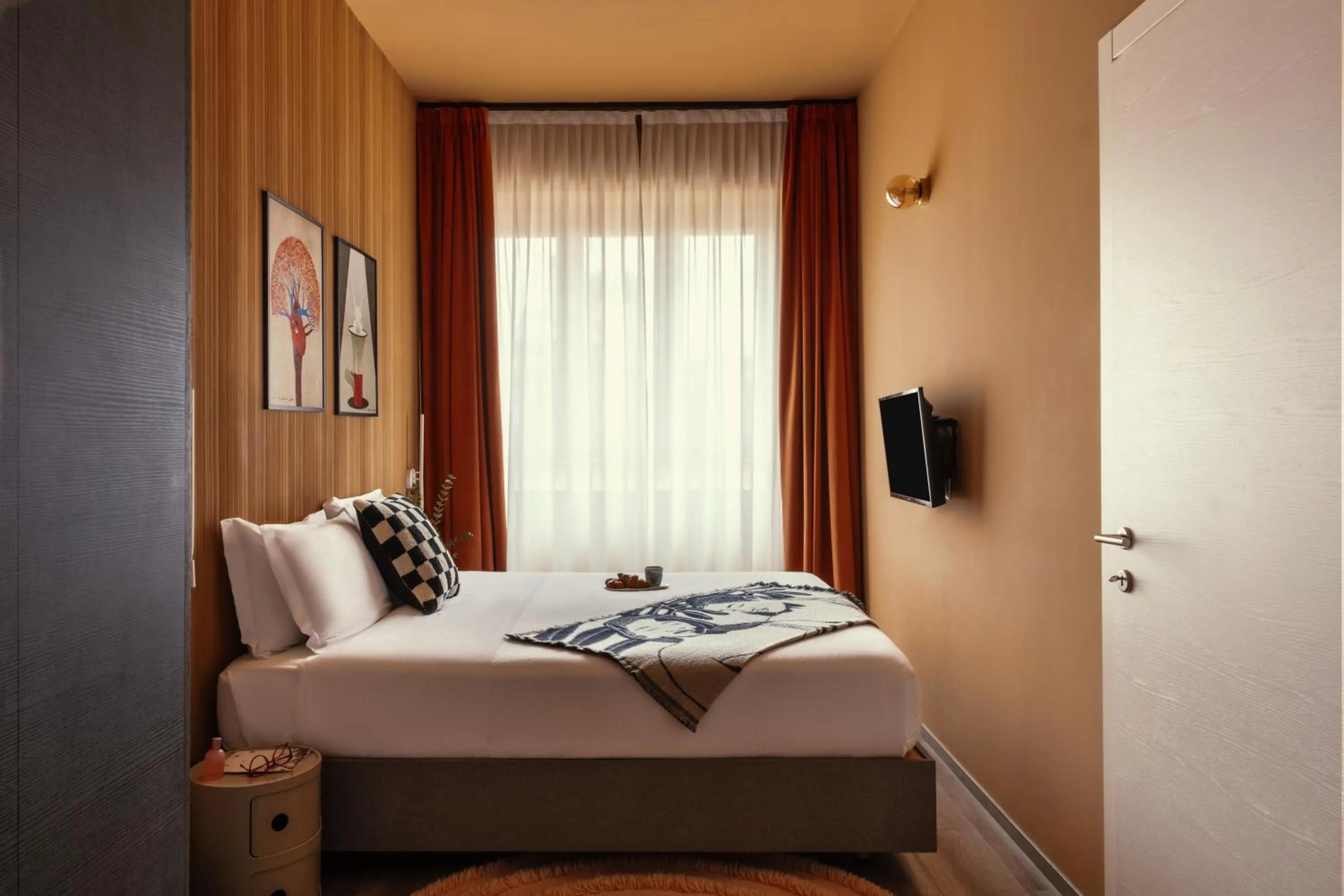 Bed in Bob W Milan Ticinese