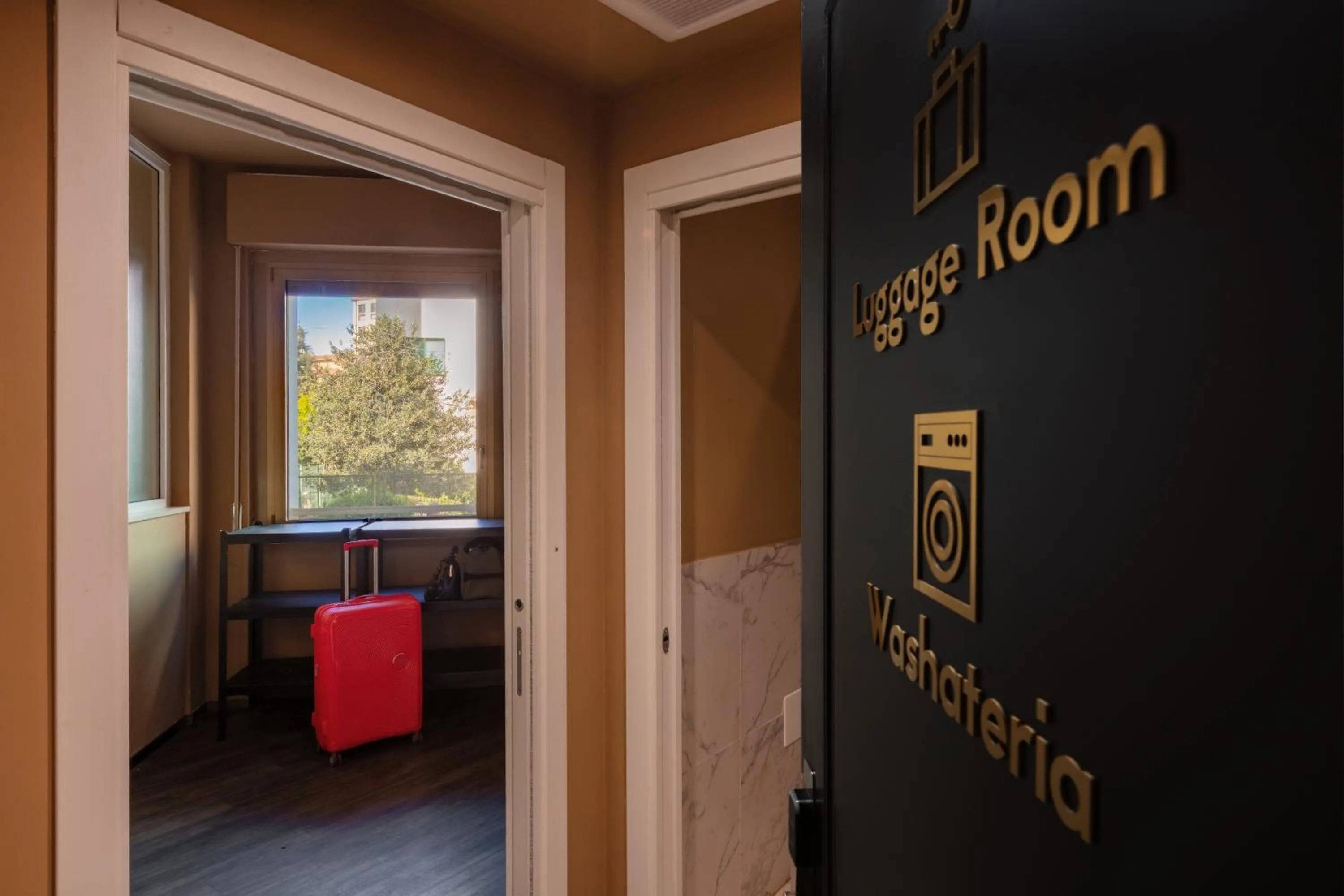 storage in Bob W Milan Ticinese