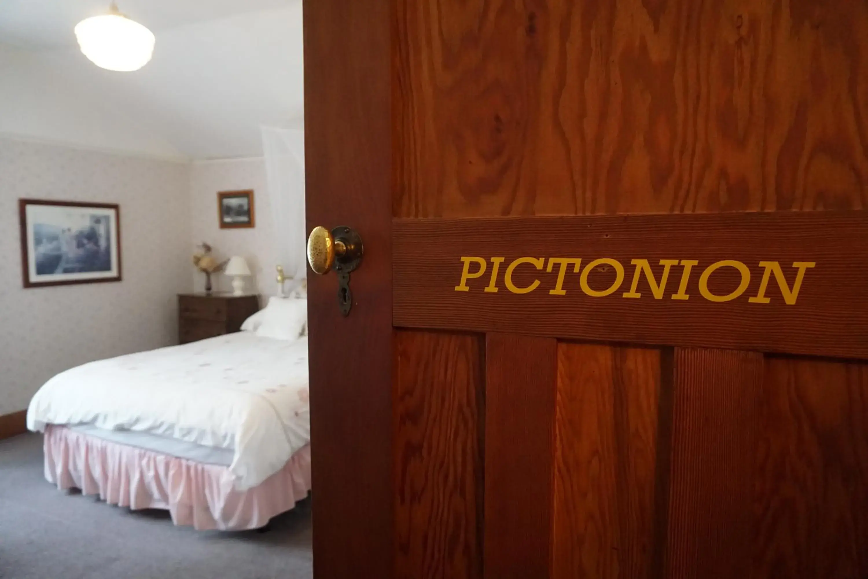 Queen Room in The Gables B&B Queen Room in The Gables B&B