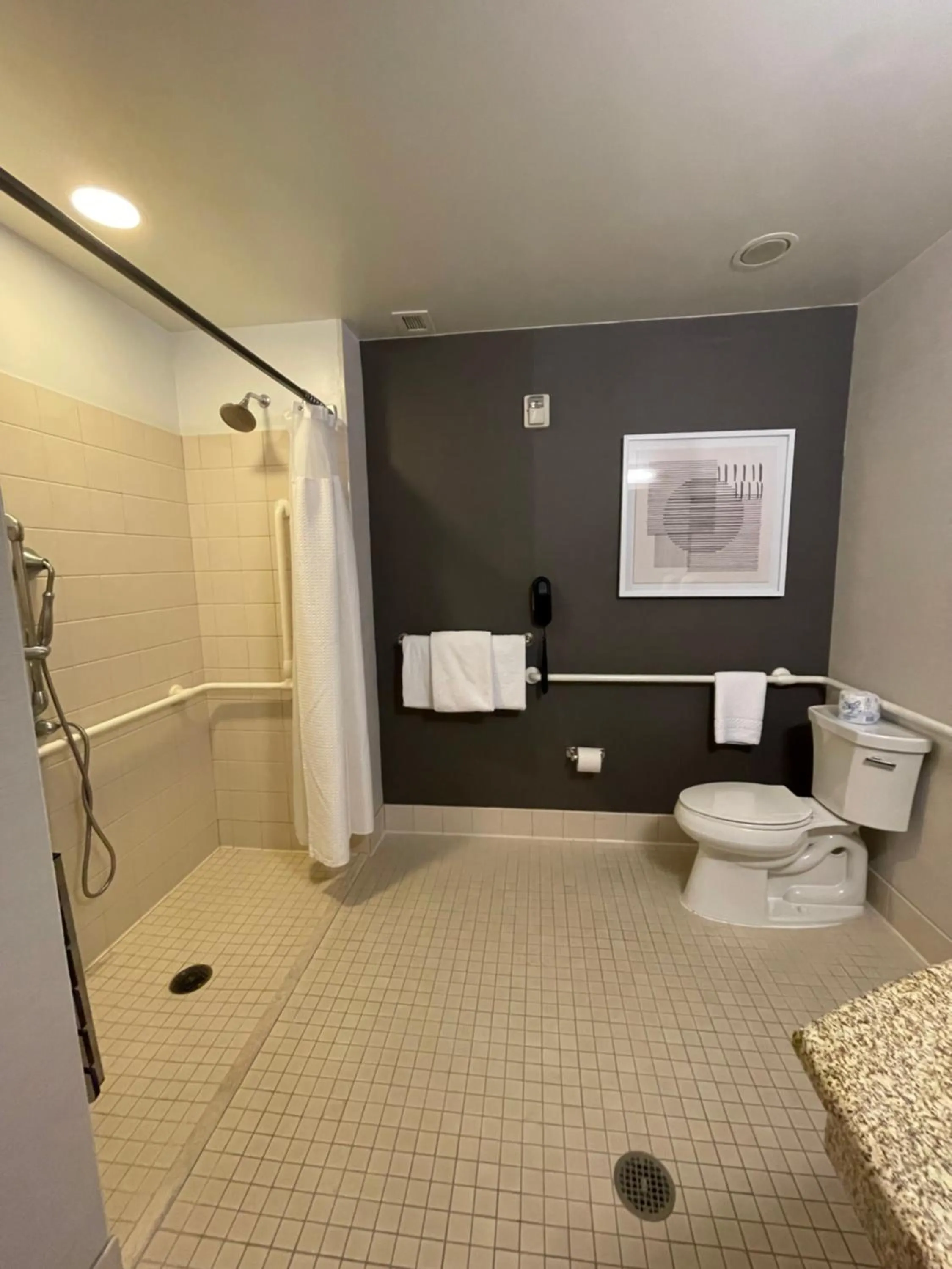 Shower in Courtyard Long Beach Airport