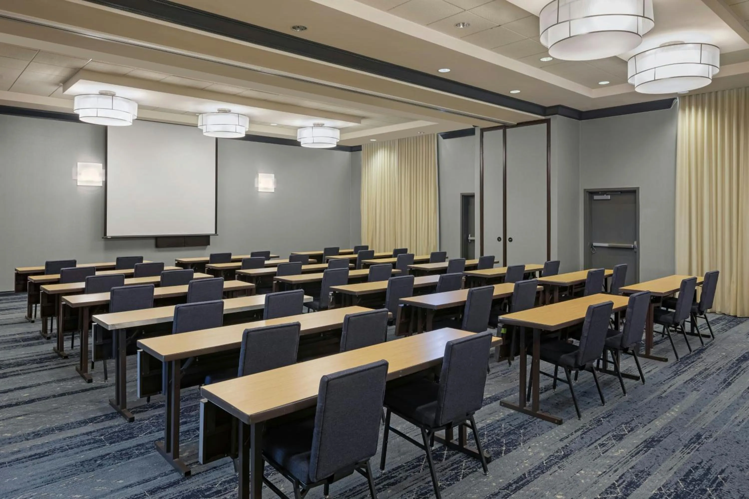 Meeting/conference room in Courtyard Long Beach Airport