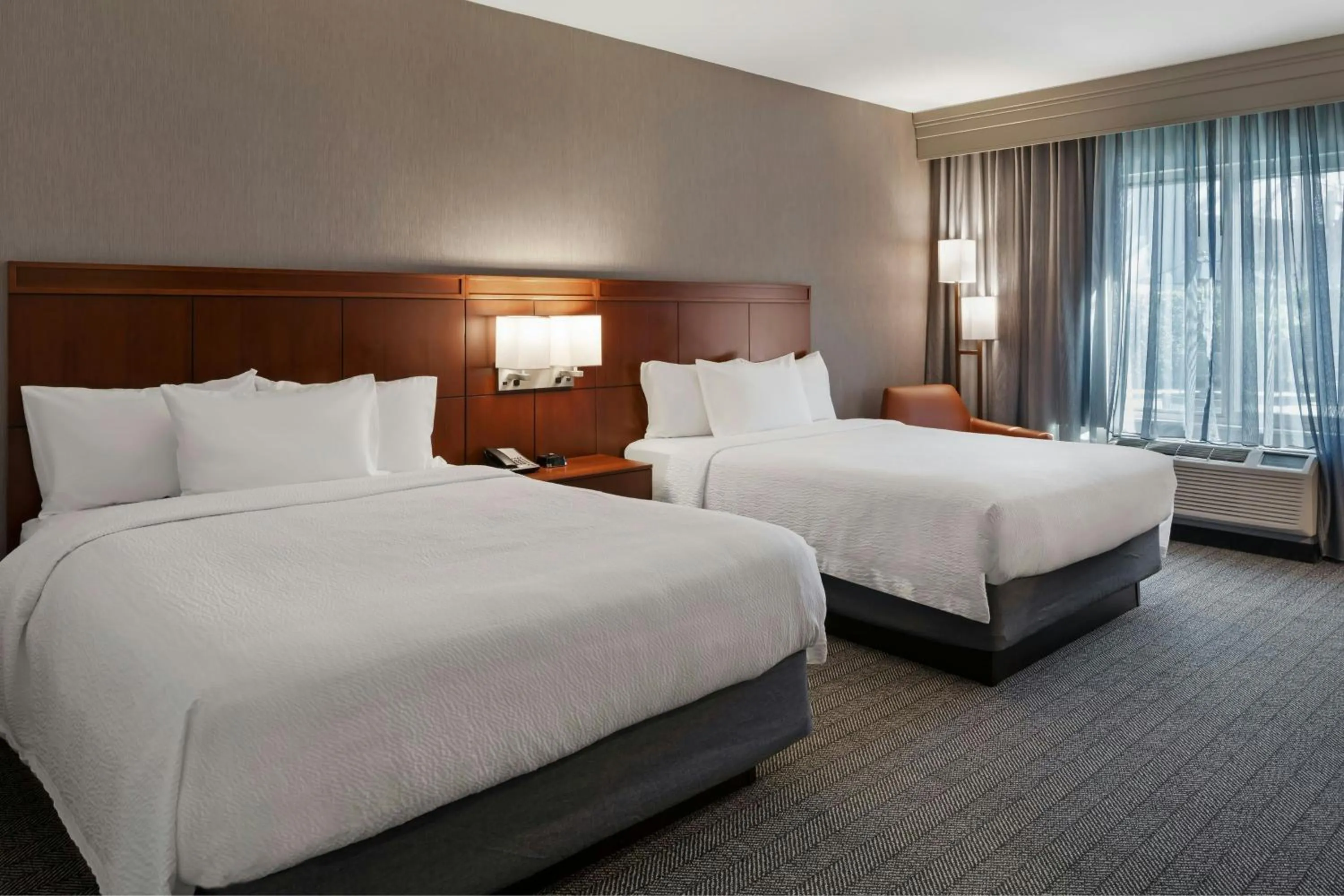 Photo of the whole room, Bed in Courtyard Long Beach Airport