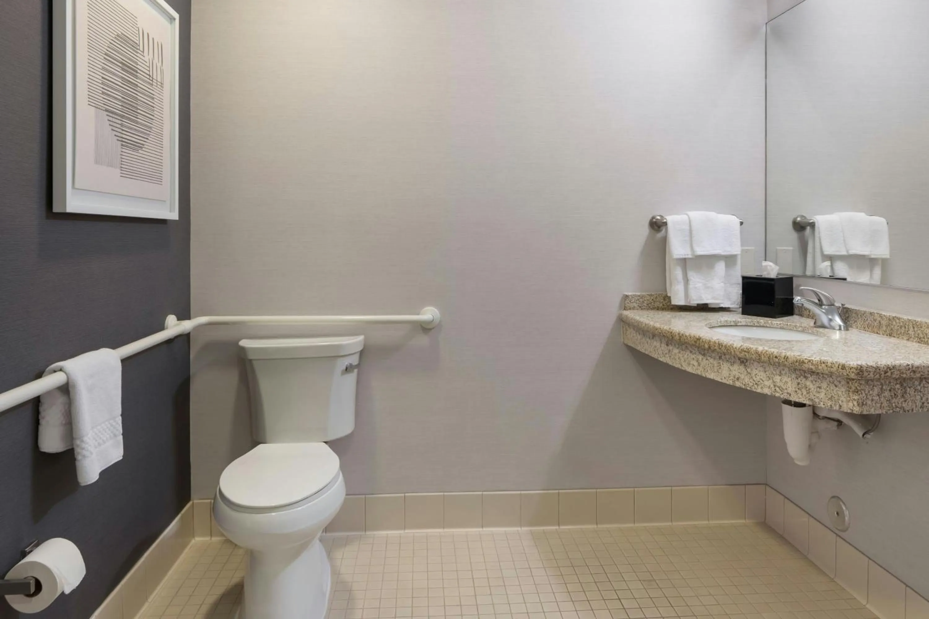 Bathroom in Courtyard Long Beach Airport