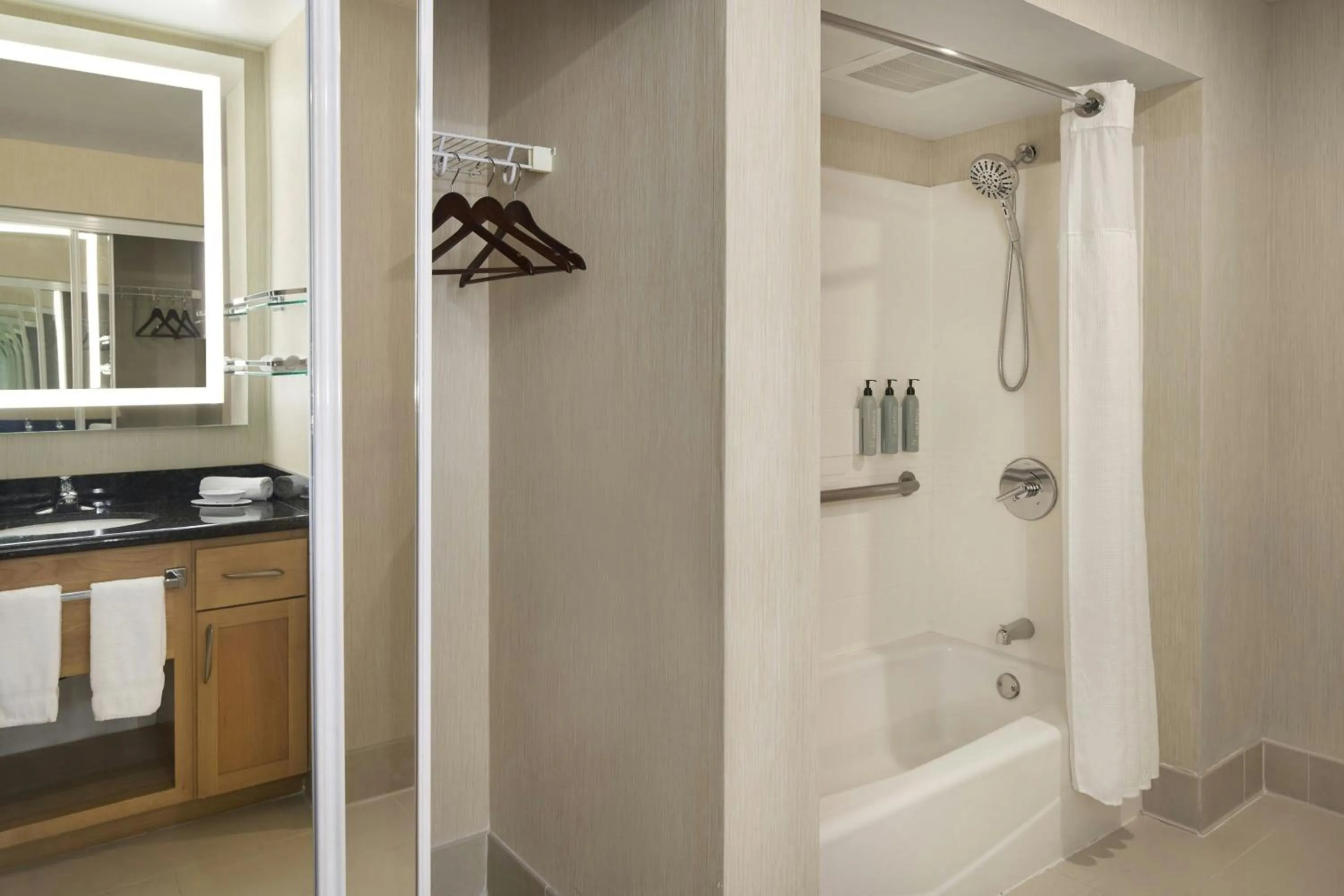 Bathroom in Residence Inn San Diego Del Mar