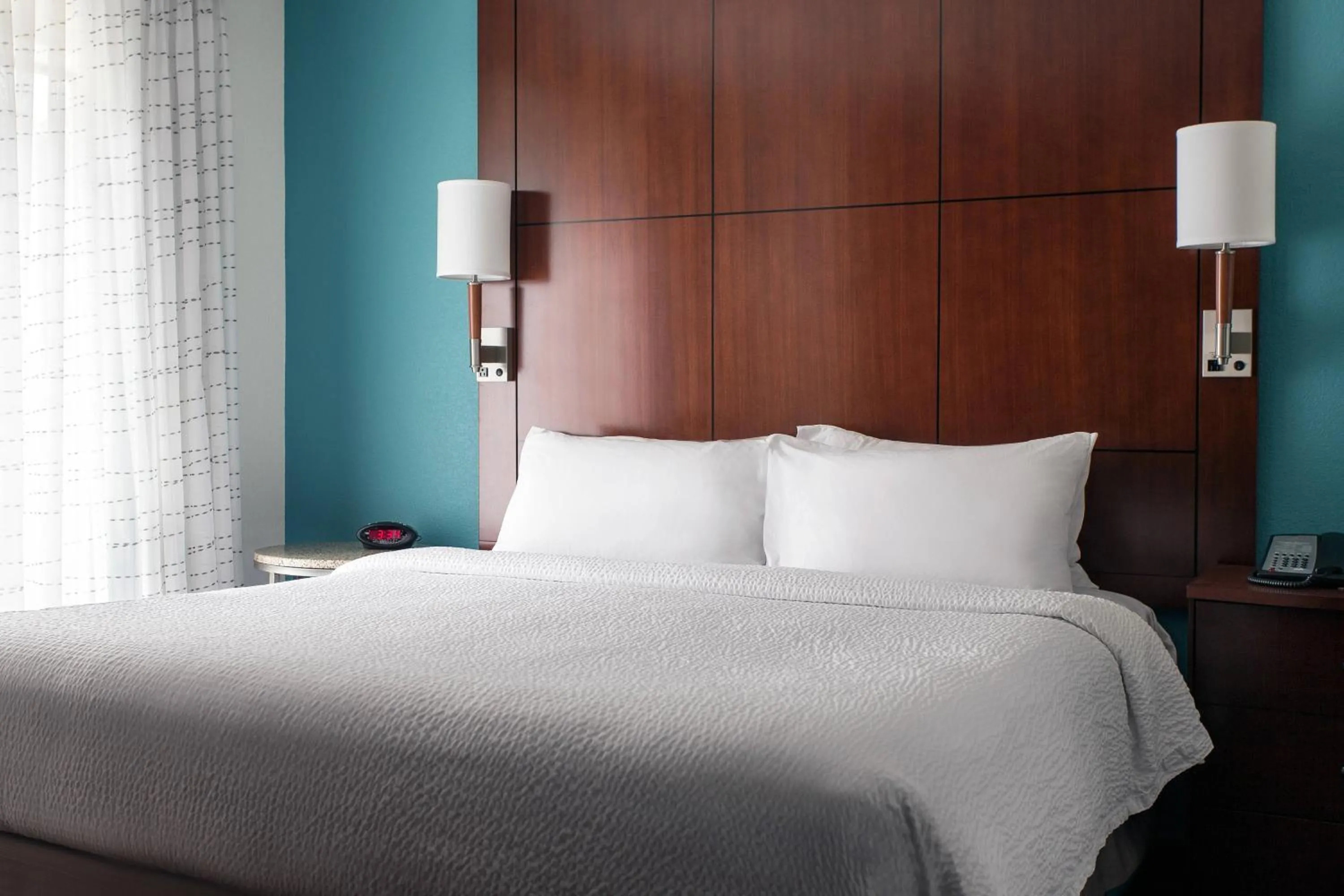 Bedroom, Bed in Residence Inn San Diego Del Mar