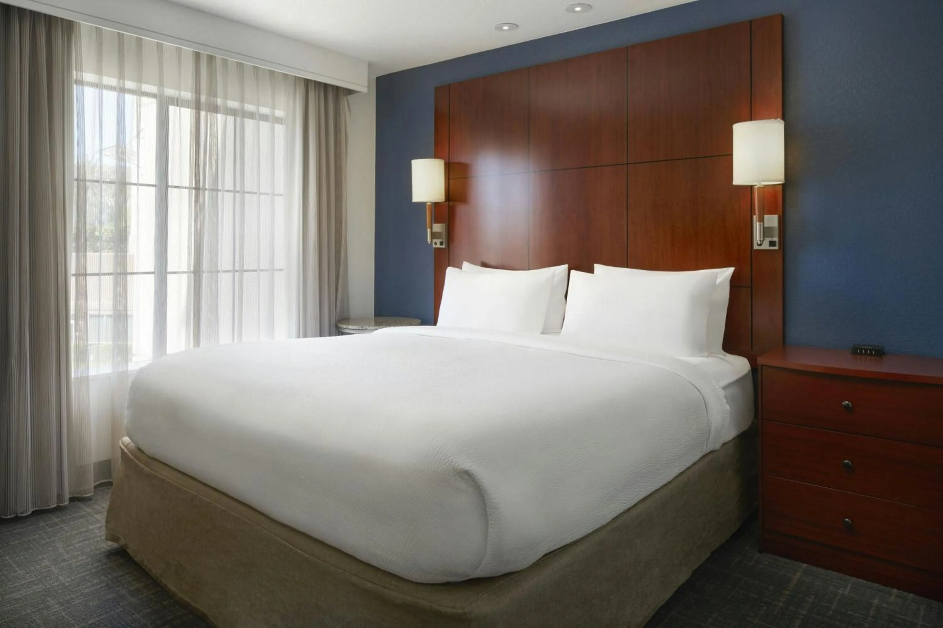 Bedroom, Bed in Residence Inn San Diego Del Mar