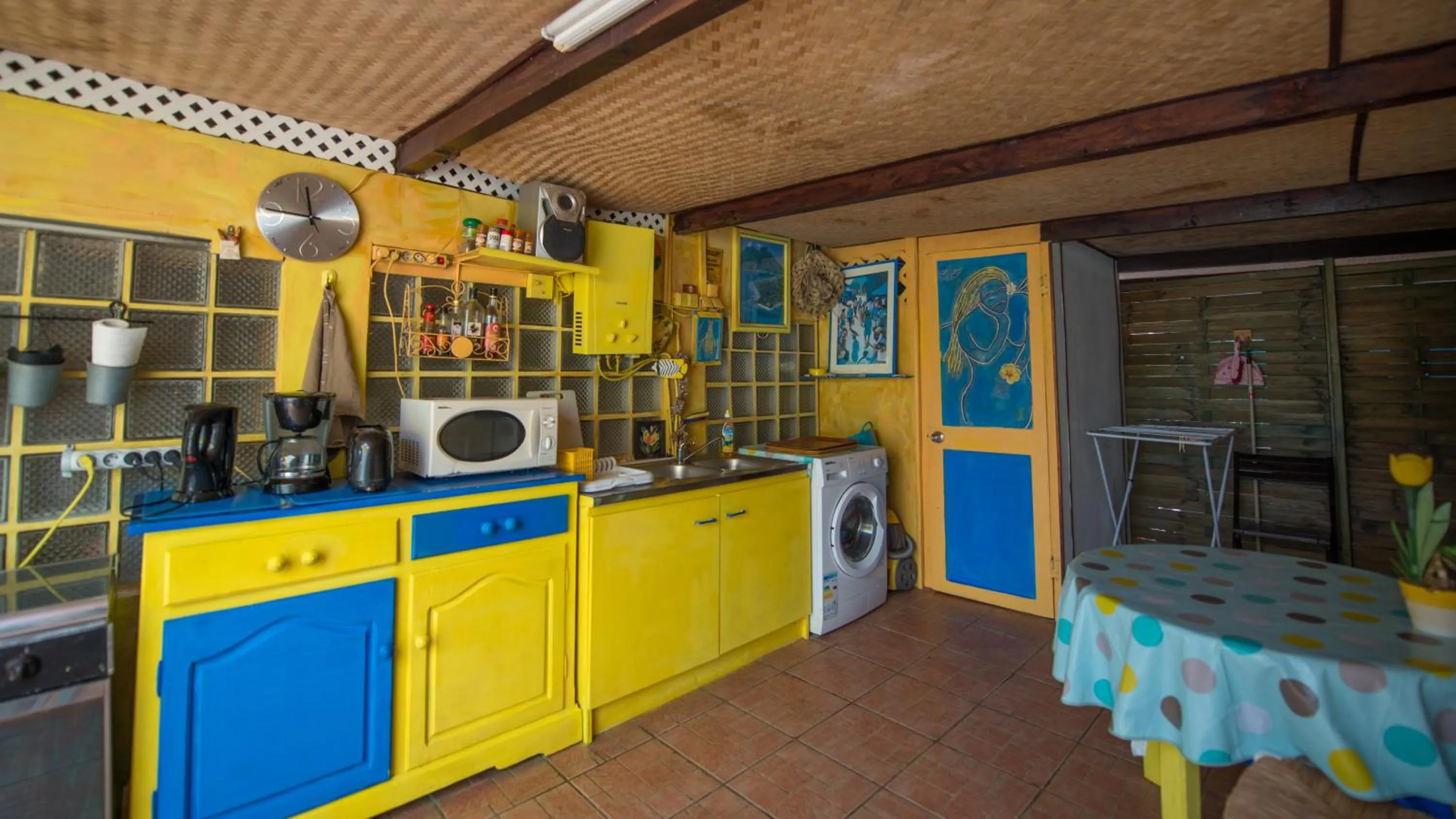 Kitchen or kitchenette in Bora Bora Bungalove