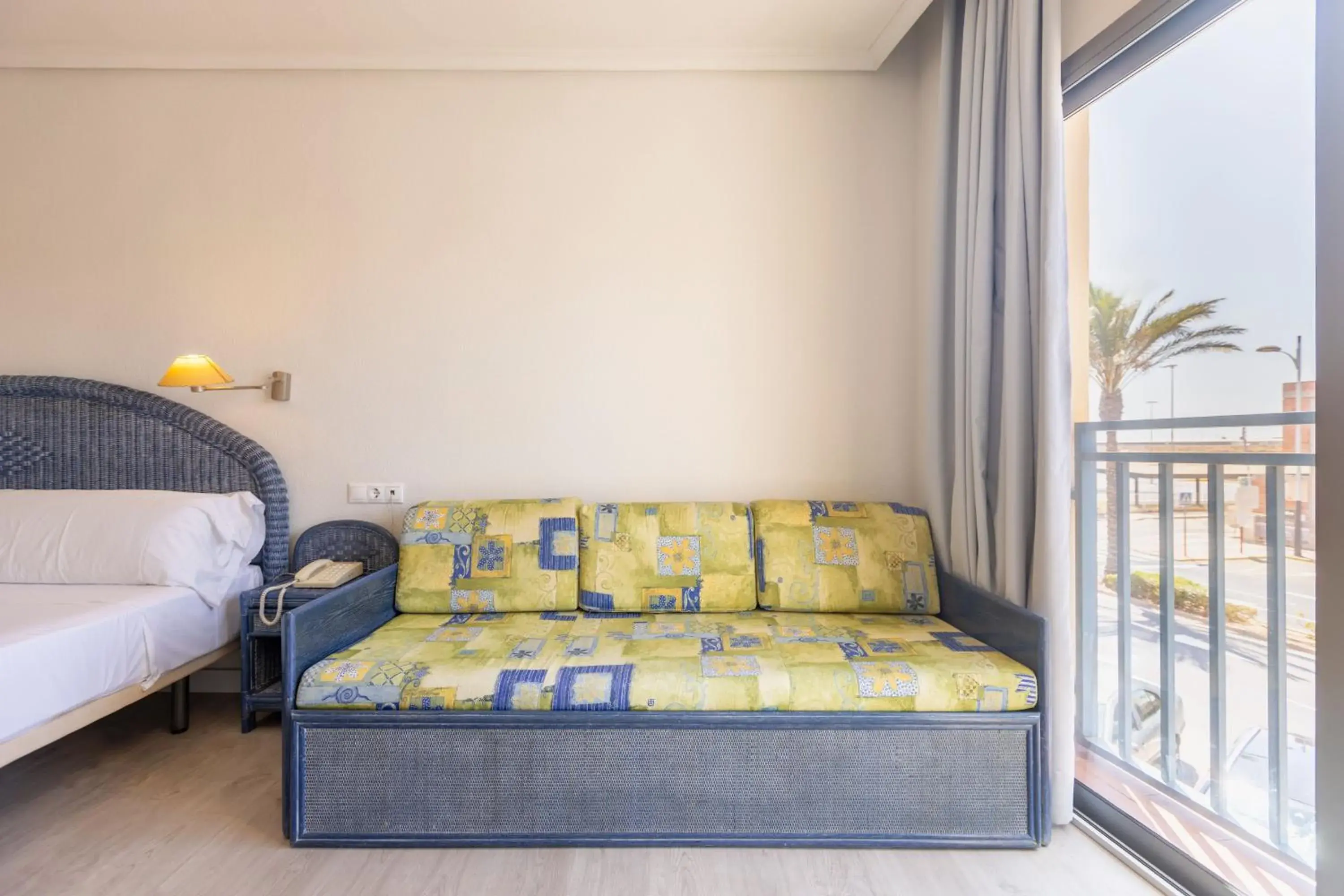 Standard Quadruple Room in Moon Dreams Roquetas Standard Quadruple Room in Moon Dreams Roquetas
