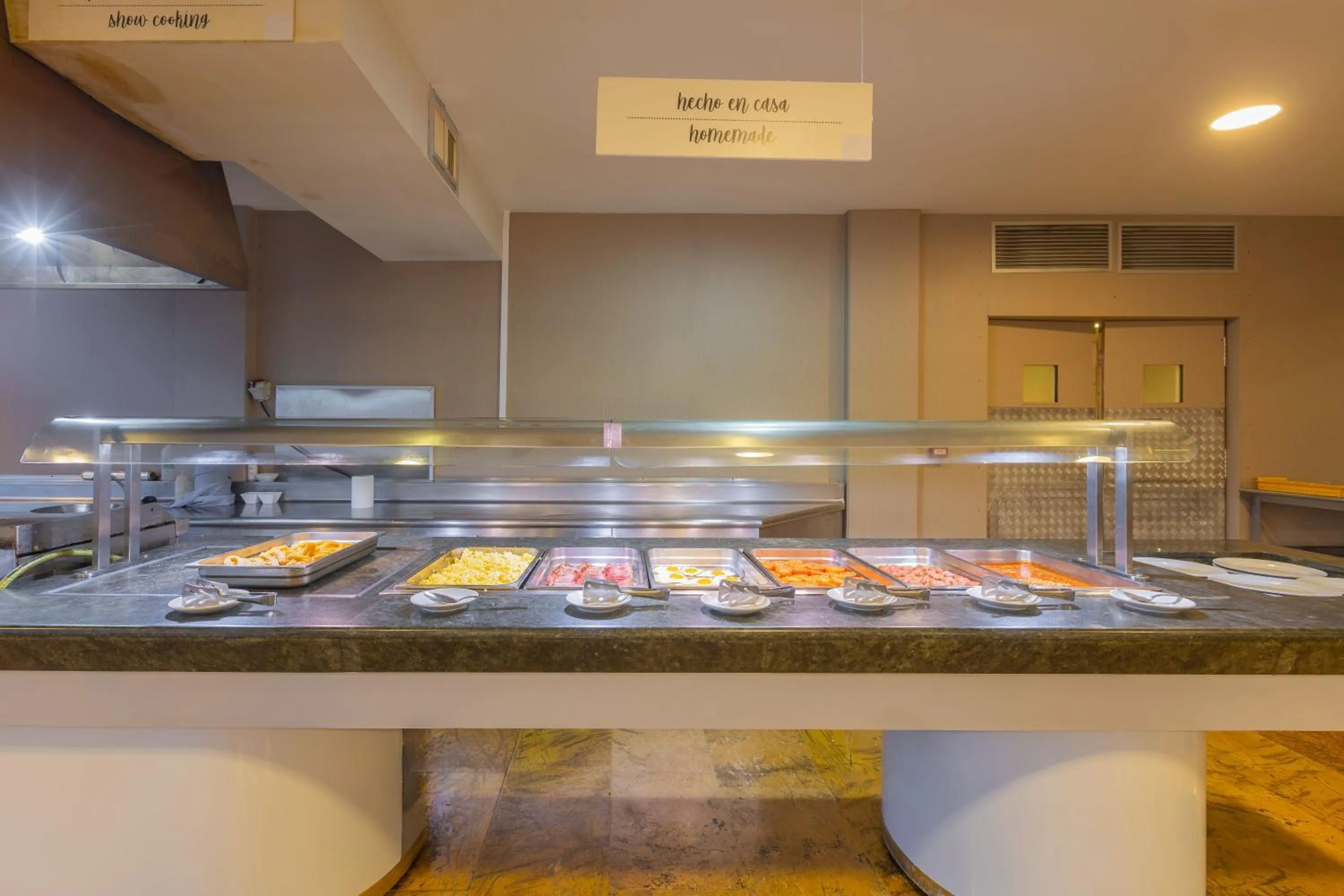 Food and drinks in Moon Dreams Roquetas