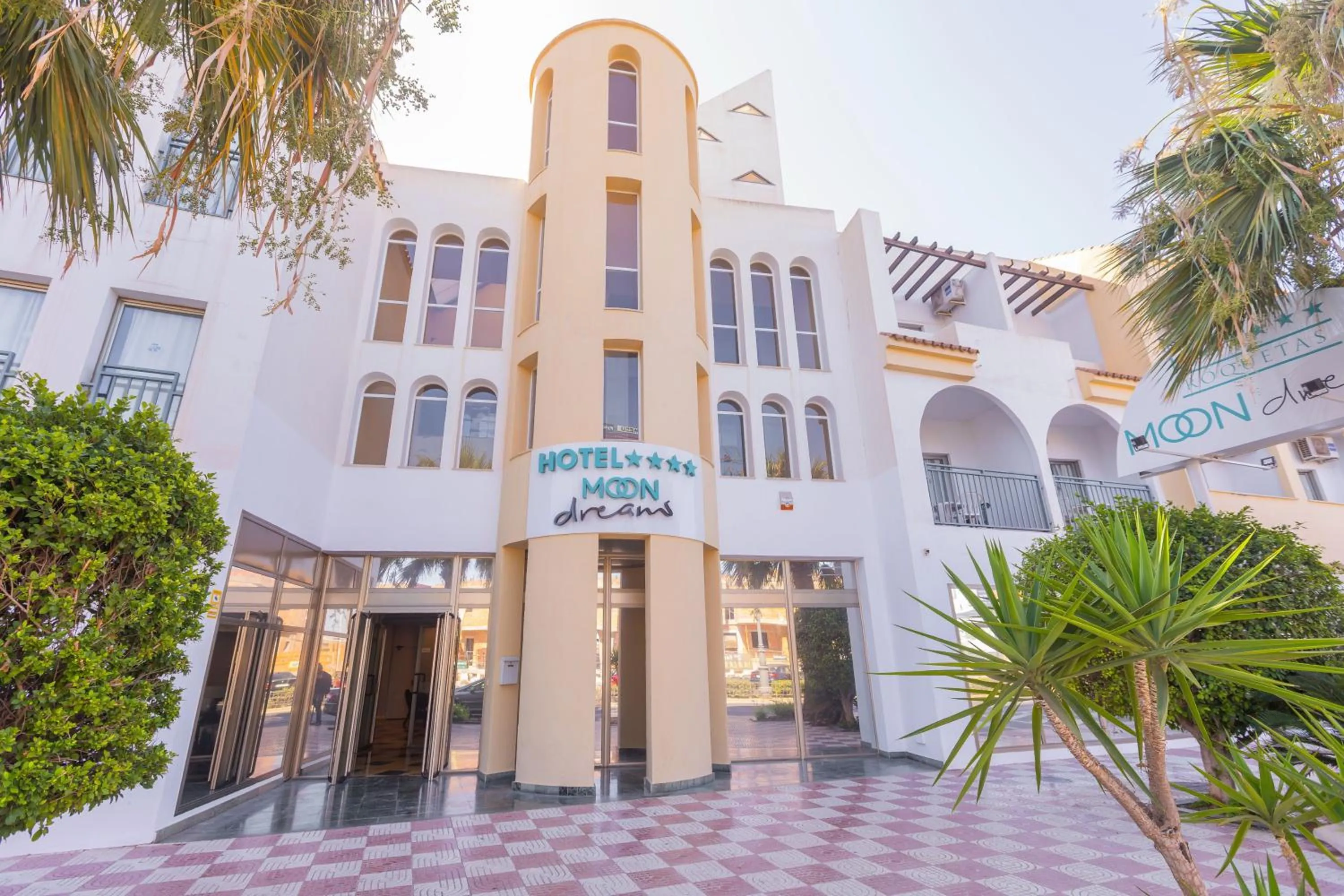 Property building in Moon Dreams Roquetas