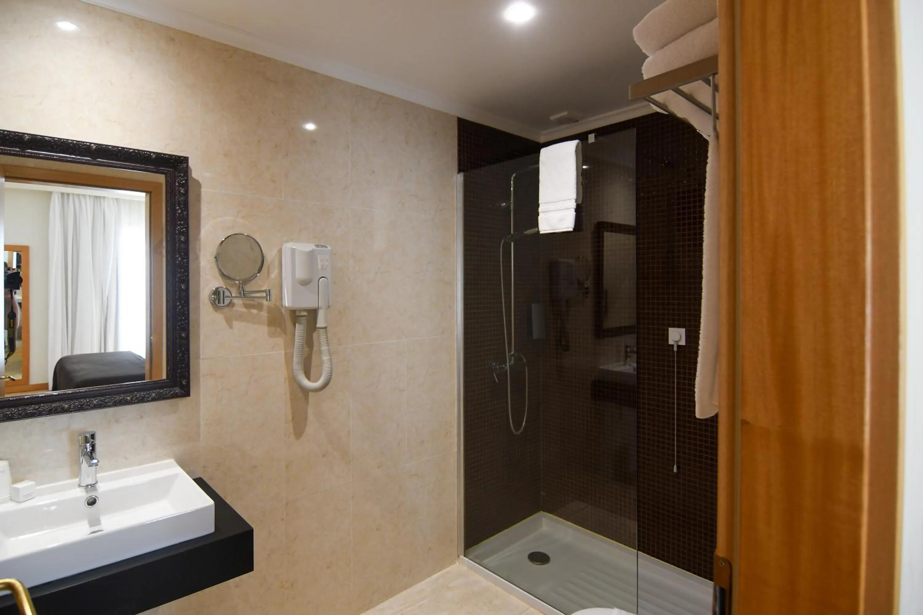 Shower in QH Praia de Quiaios