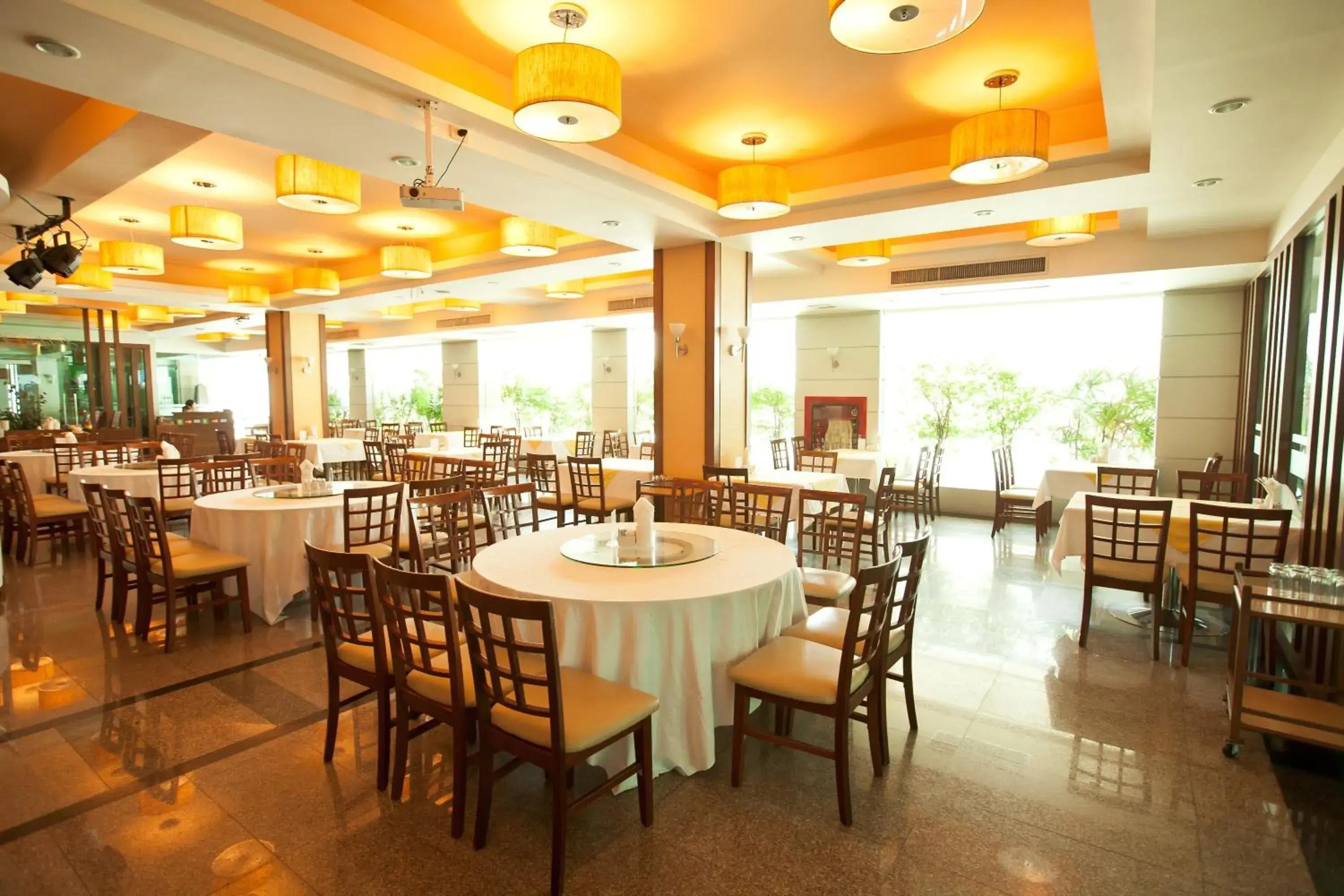 Restaurant/places to eat in Sing Golden Place Hotel Restaurant/places to eat in Sing Golden Place Hotel