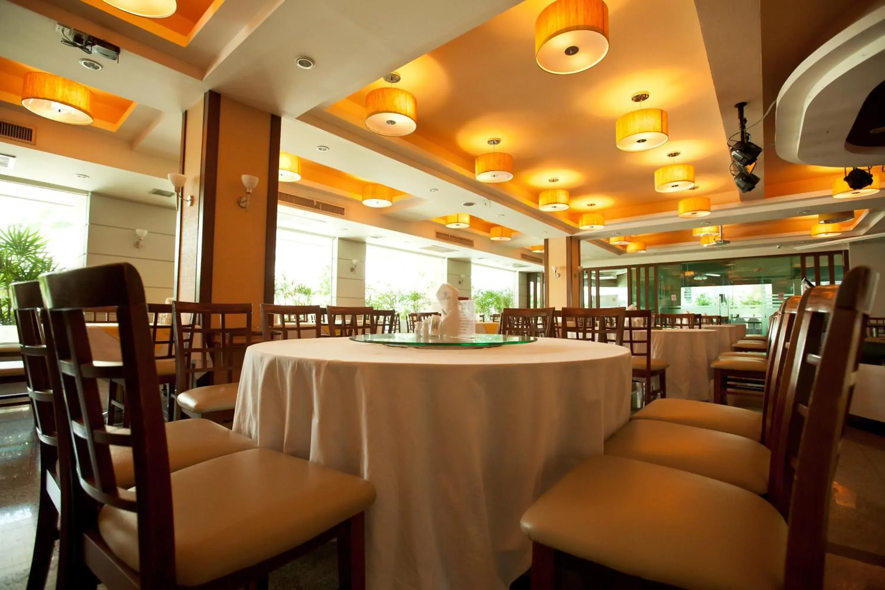 Restaurant/places to eat in Sing Golden Place Hotel Restaurant/places to eat in Sing Golden Place Hotel