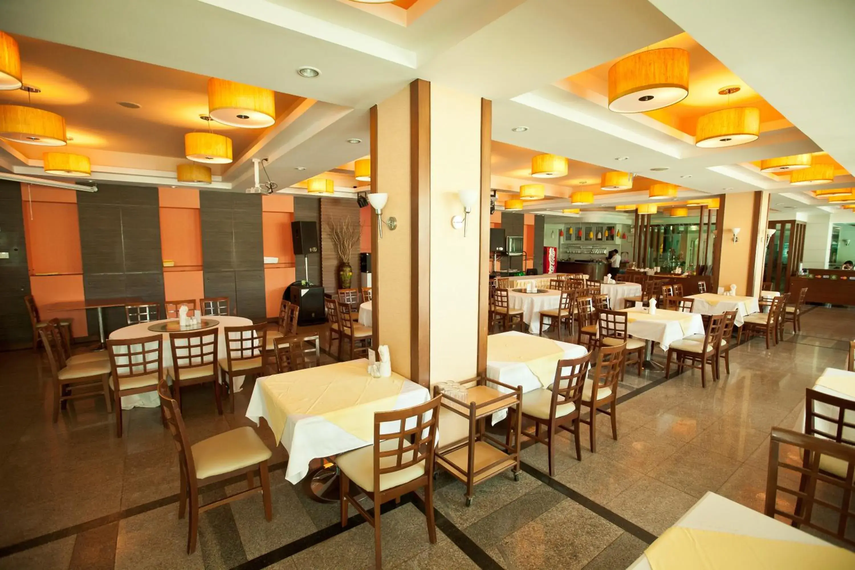 Restaurant/places to eat in Sing Golden Place Hotel Restaurant/places to eat in Sing Golden Place Hotel