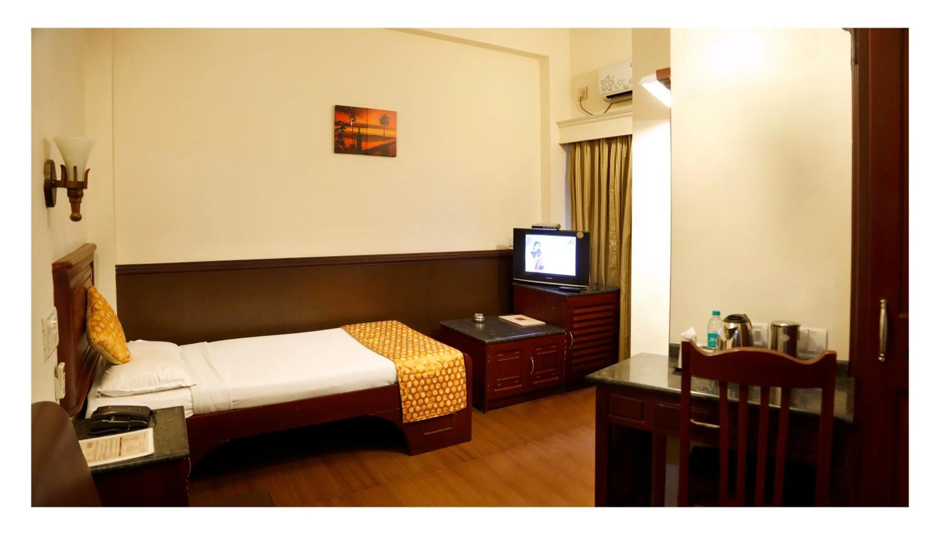 Single Room in Hotel Aida