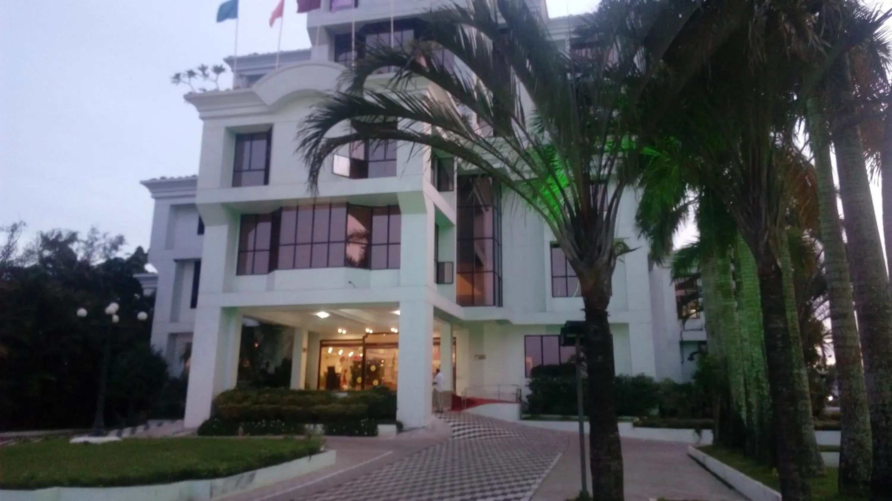 Facade/entrance in The Windsor Castle Facade/entrance in The Windsor Castle