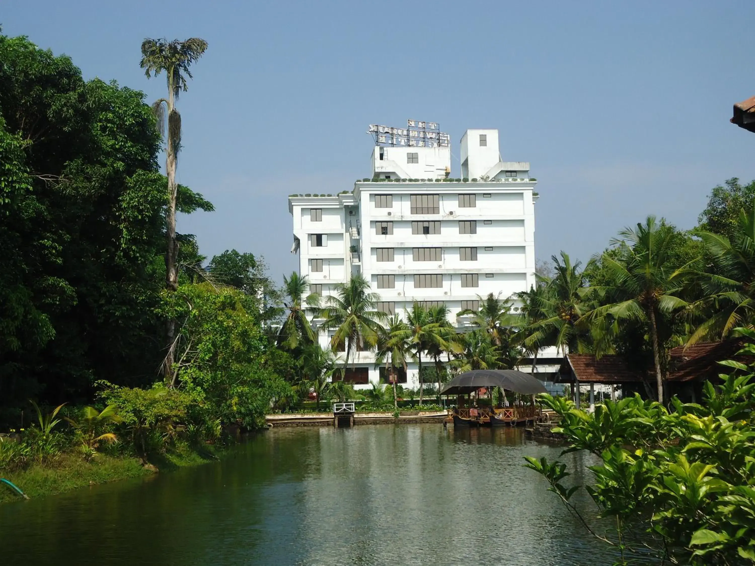 Property building in The Windsor Castle Property building in The Windsor Castle